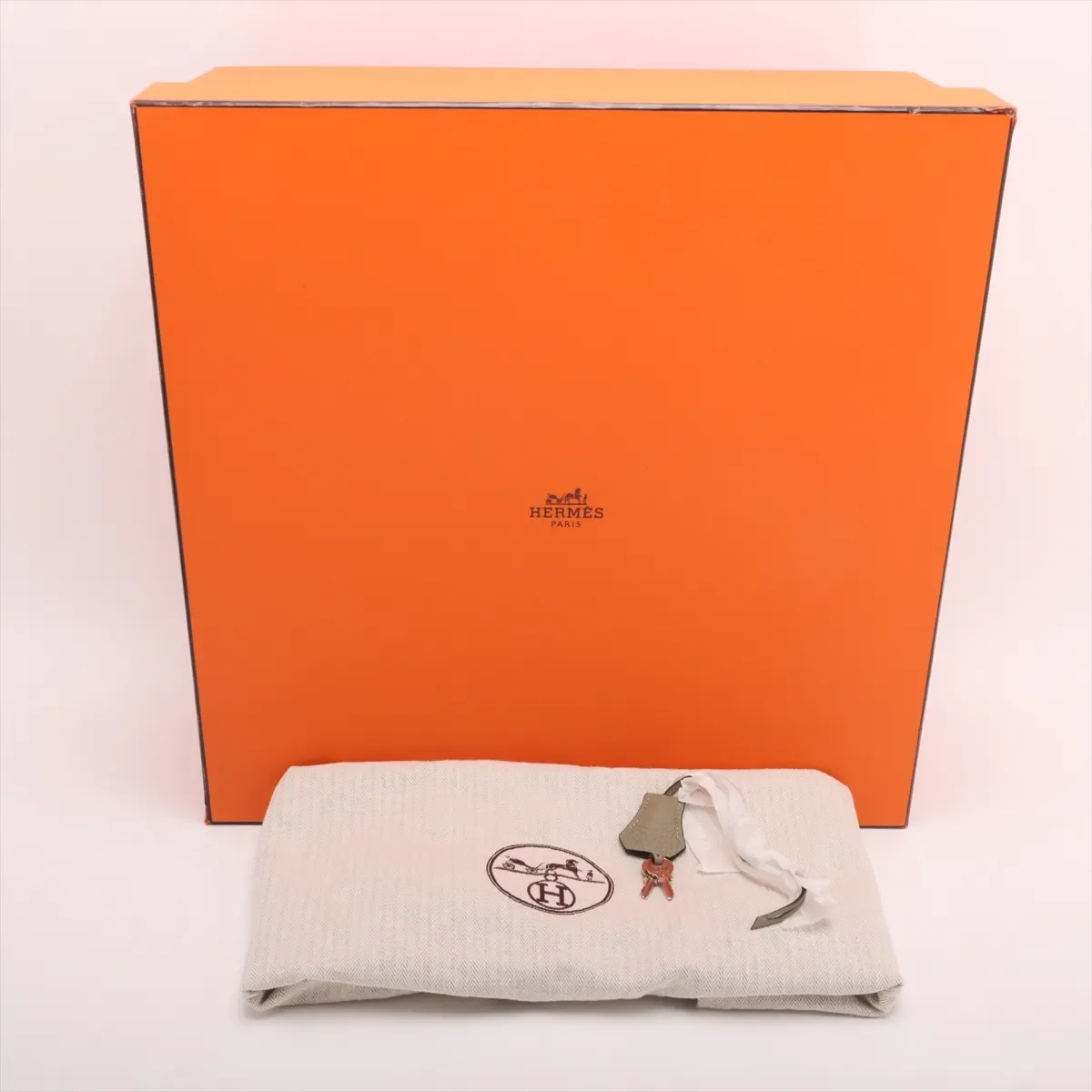 Hermes-2016-Birkin_30-Le_Tournay_Togo_Sage-SHW (12).webp