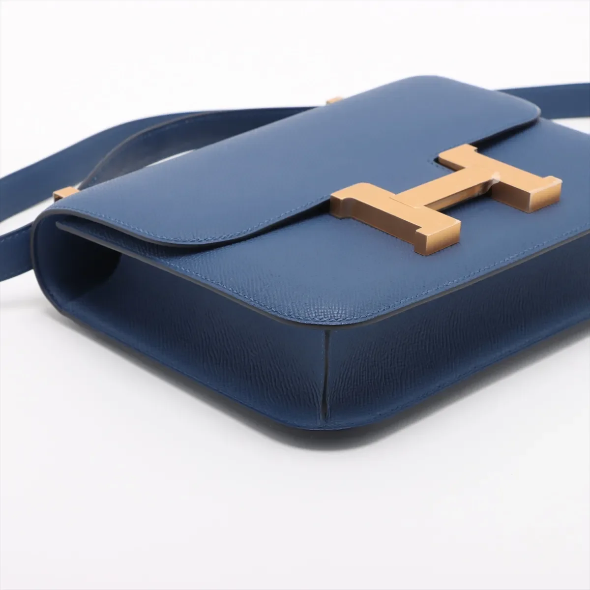 Hermes-2025-Constance_24-Miroir_Epsom_Blue_Tie-GHW (3).webp