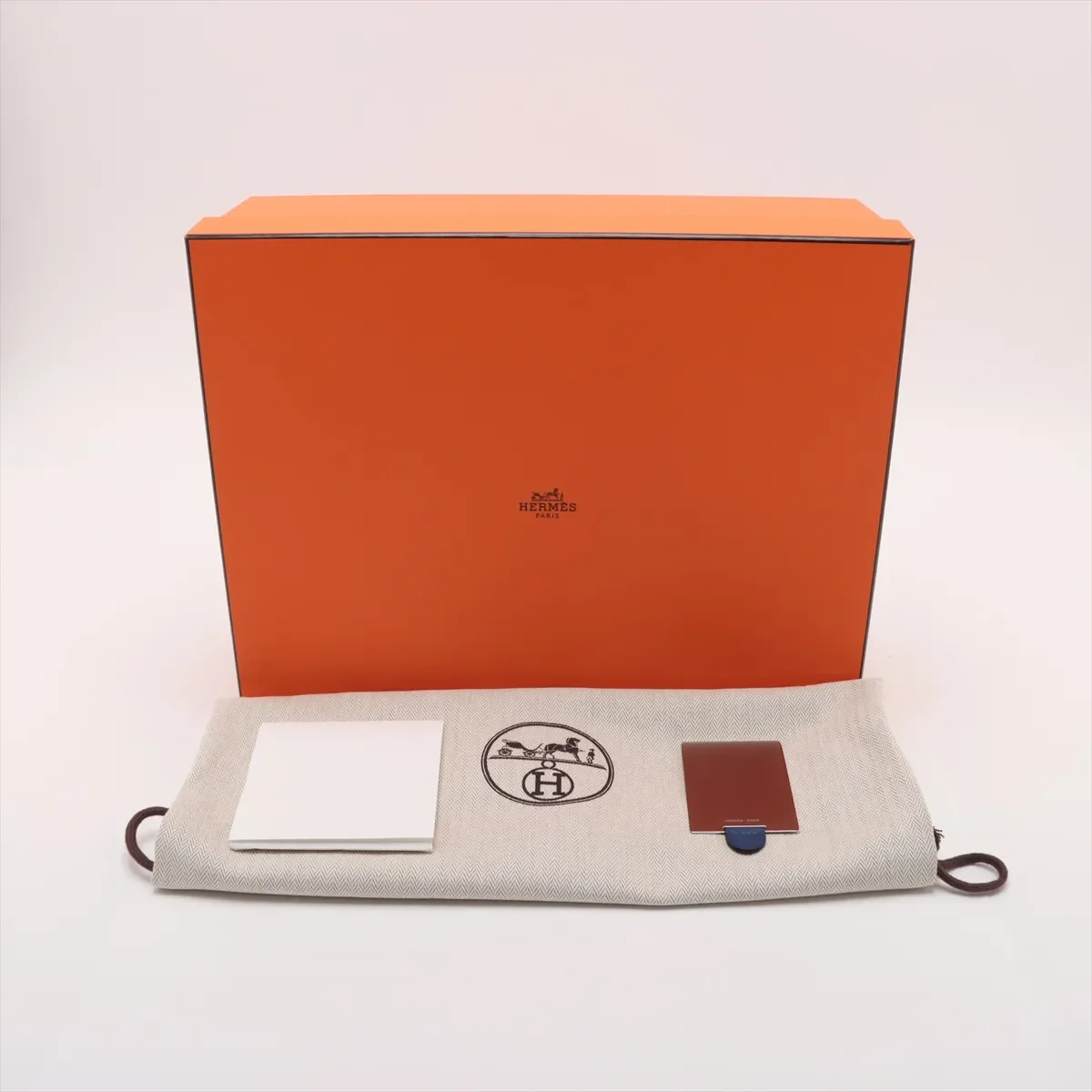 Hermes-2025-Constance_24-Miroir_Epsom_Blue_Tie-GHW (15).webp