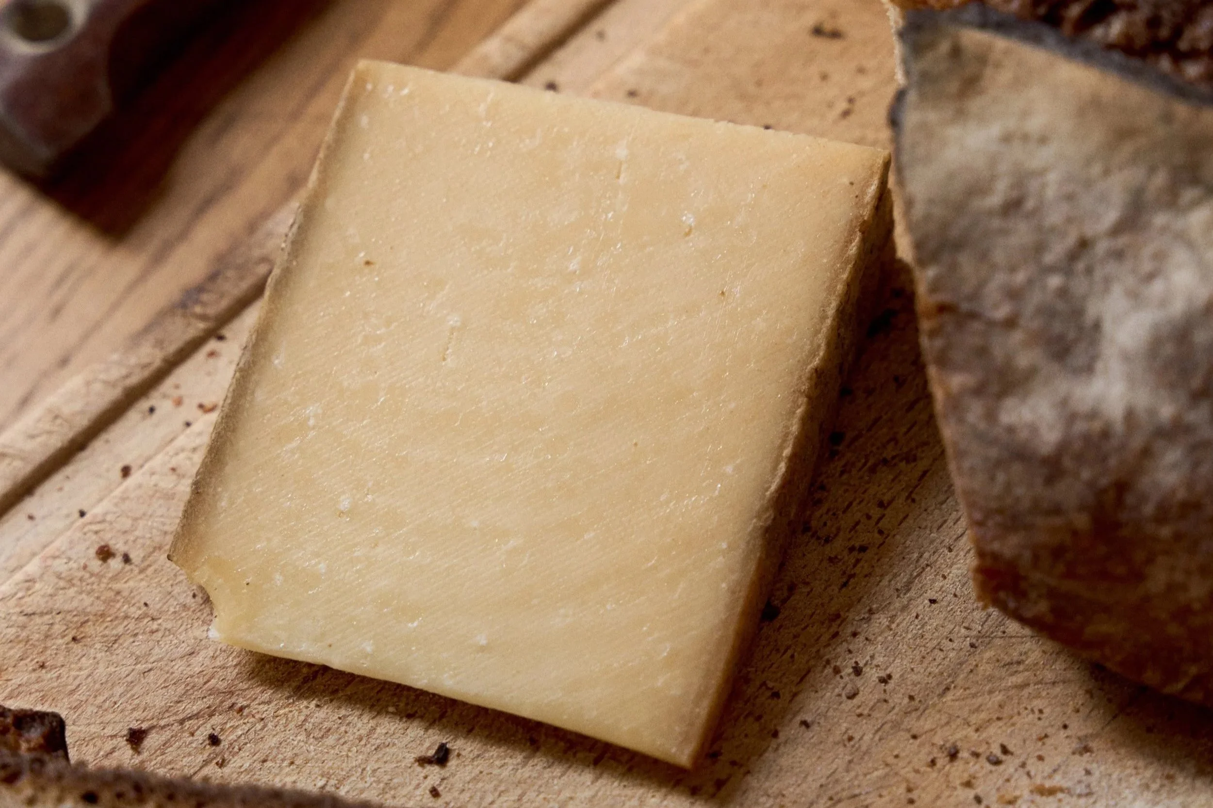 Comté cheese with rustic French bread