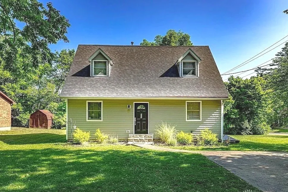 200 W Sycamore | 4 Bed