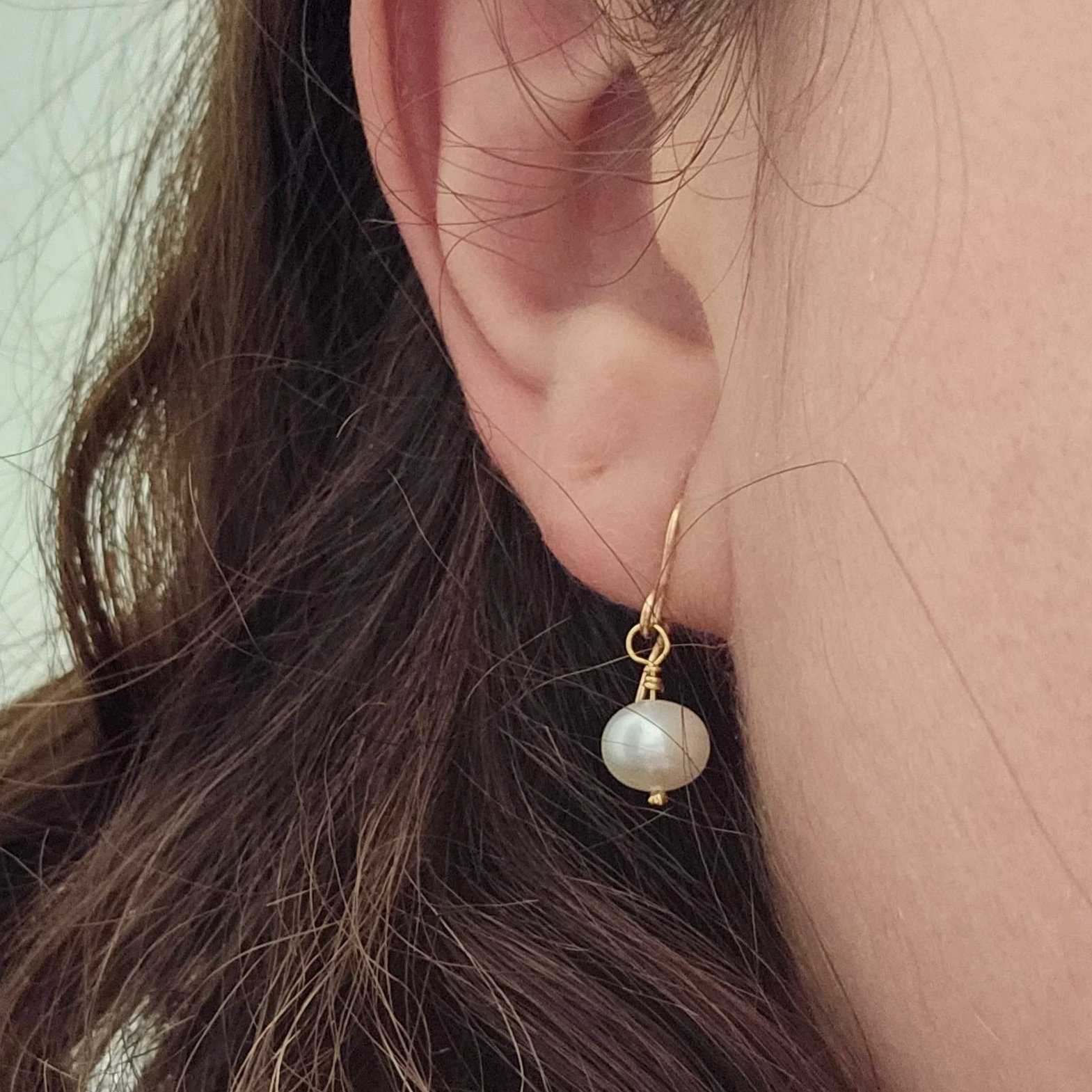 Freshwater+pearl+single+earring+worn.jpg