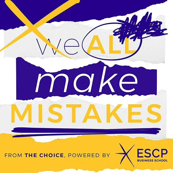 Logo du podcast We all Make mistakes pour ESCP Business School, accompagné par Maison Caravelle