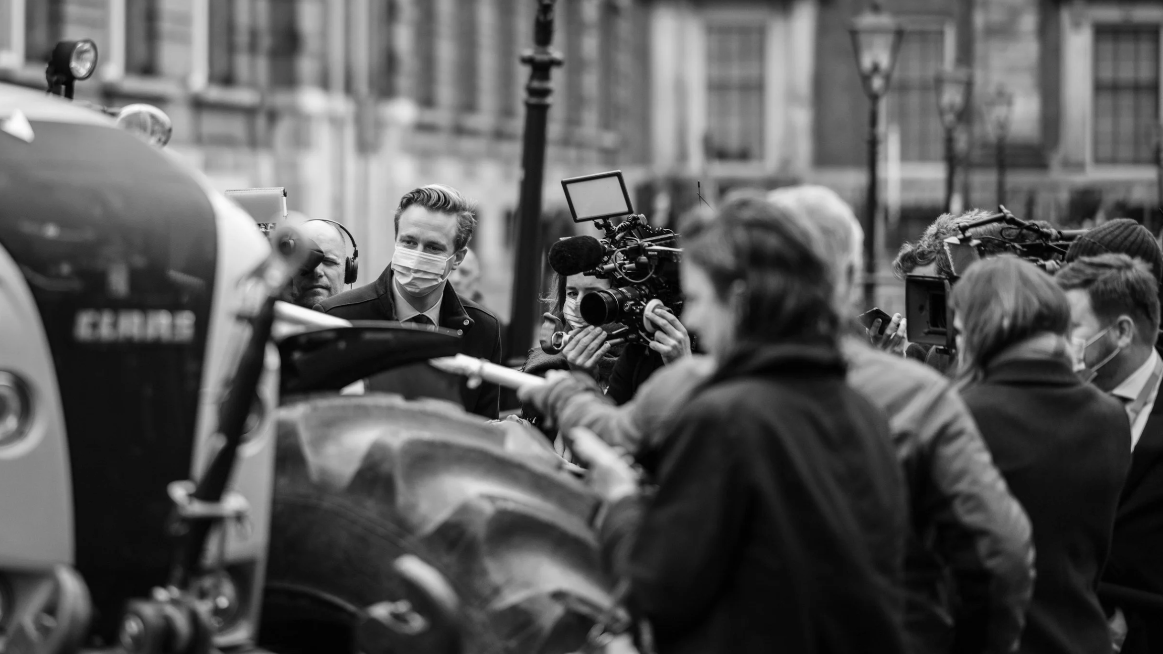 When Everyone Can Post, What Makes a Journalist?