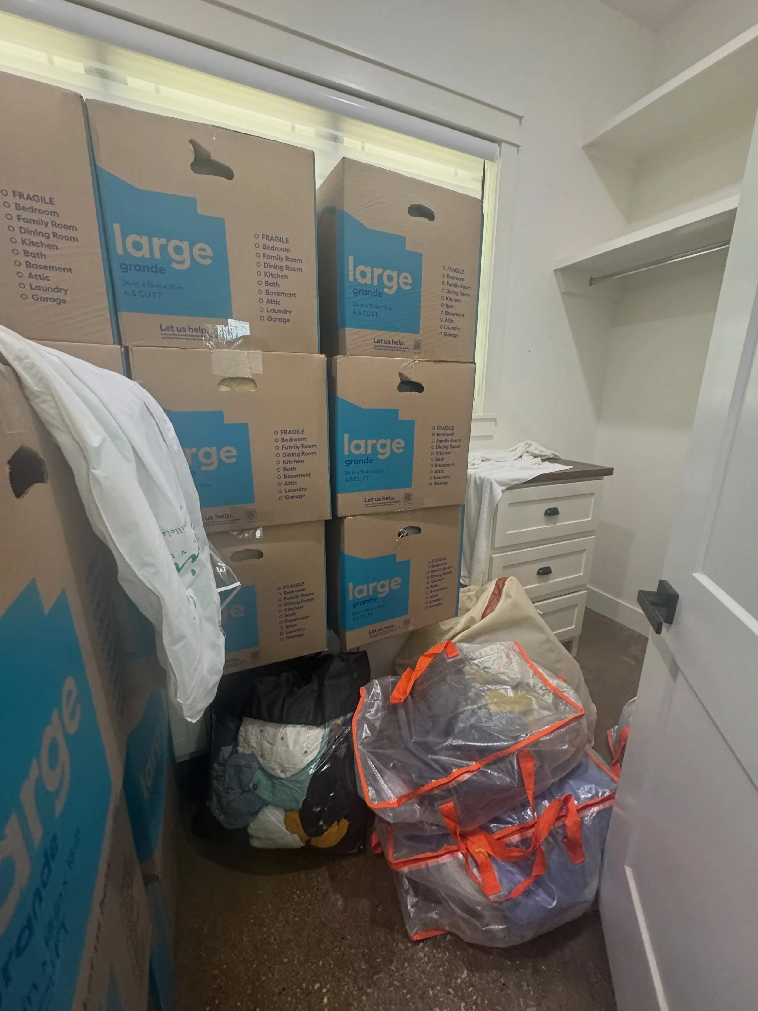 📦✨ From boxes to a beautifully organized closet!

There&rsquo;s something so satisfying about turning a room full of boxes into a space that feels organized, functional, and easy to maintain.

For this project, I had the opportunity to pack everythi