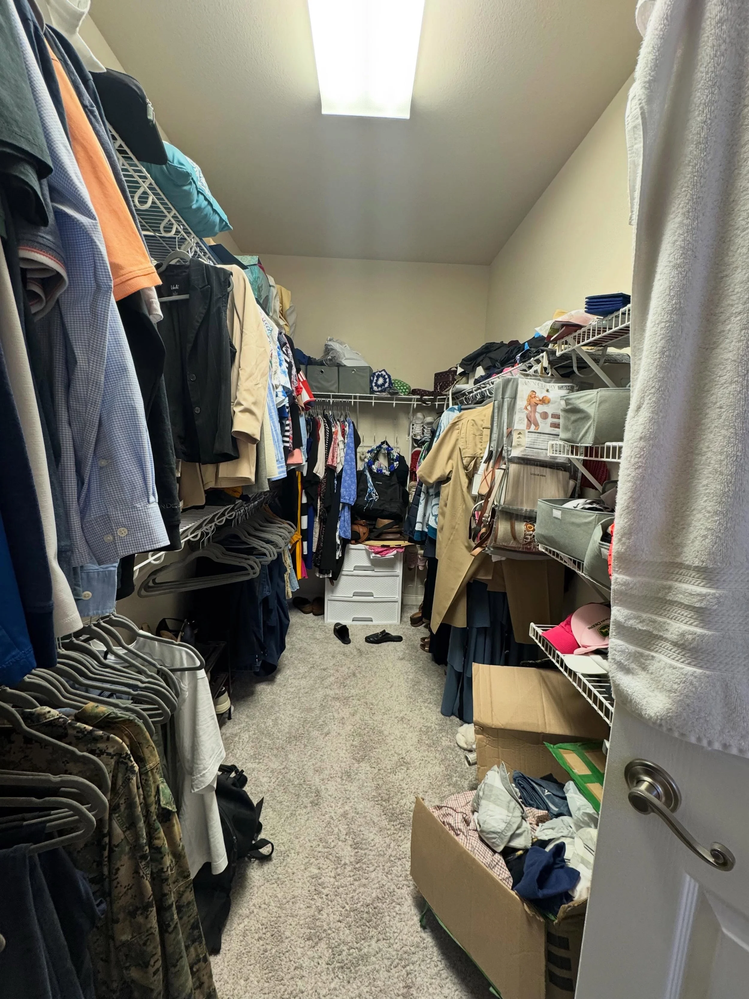 ✨ CLOSET TRANSFORMATION ✨

Swipe to see the before &amp; after! 🤩

This walk-in closet went from overcrowded and difficult to navigate to a clean, functional, and easy-to-maintain space. 💫

✔️ Decluttered and sorted
✔️ Categories created
✔️ Shoes o