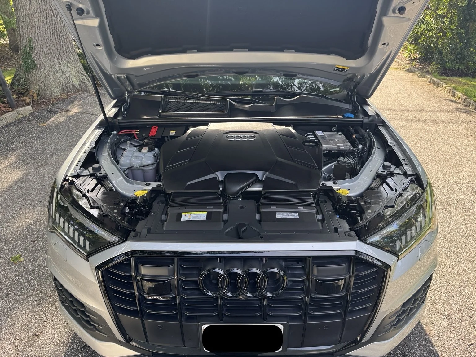 Audi Q7 preserved by 3LB, featuring exterior finish, wheel, engine compartment, and completed vehicle details.
