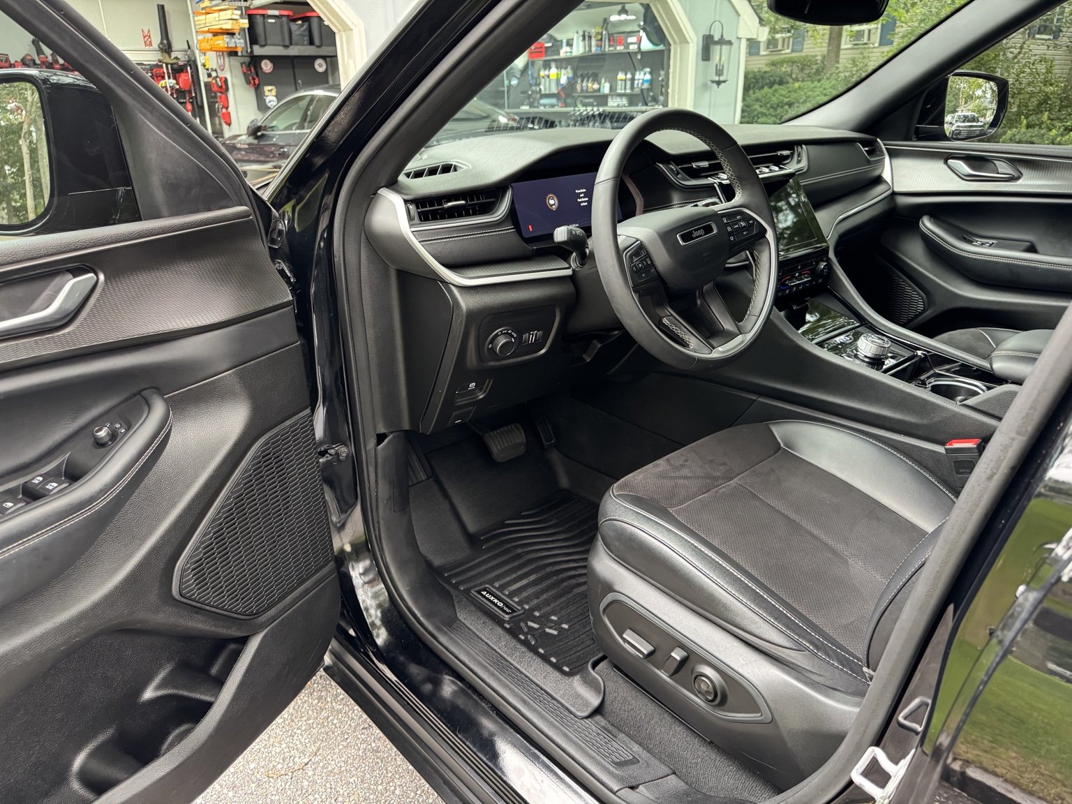 Jeep Grand Cherokee refined by 3LB, featuring exterior, interior, wheel, engine compartment, and finished vehicle details.