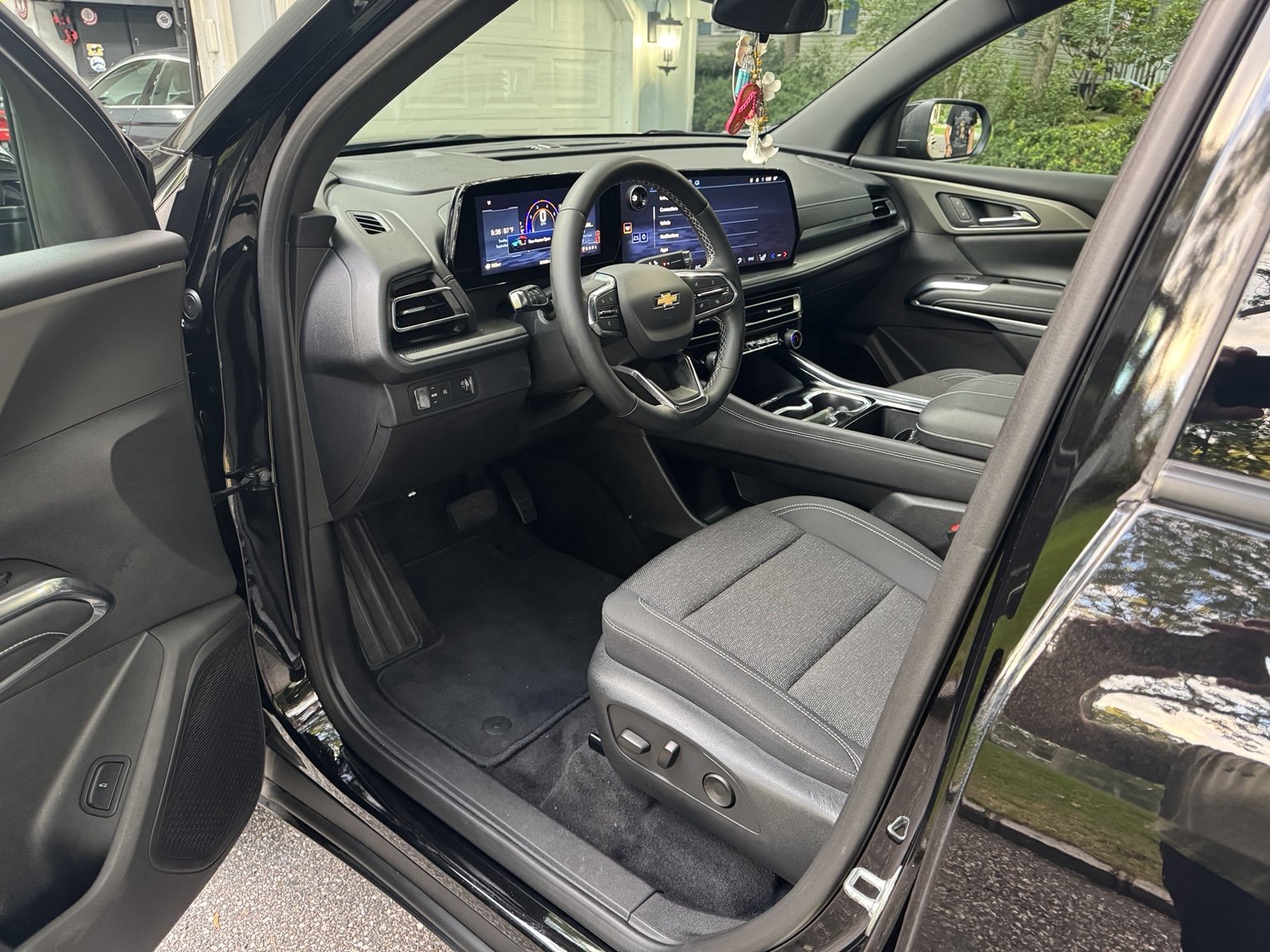 Chevrolet Traverse refined by 3LB, featuring exterior, interior, cargo area, wheel, and finished vehicle details.
