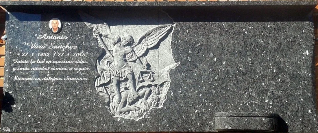 LAPIDAS-PERSONALIZADAS-LAPIDAS-ESCULTURA-LAPIDA-ESCULTURA-EN-LAPIDA-LAPIDAS-VALENCIA-33.jpg