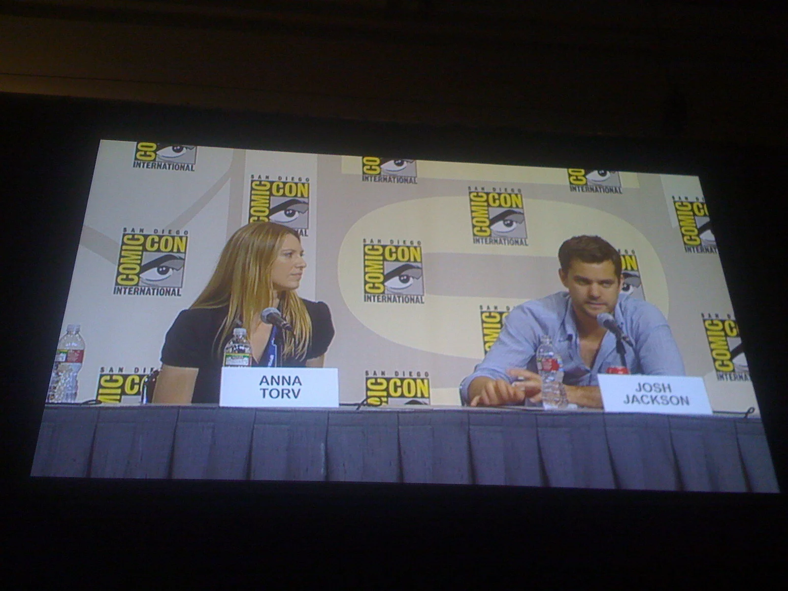 Fringe at Comic-Con - Anna Torv and Josh Jackson