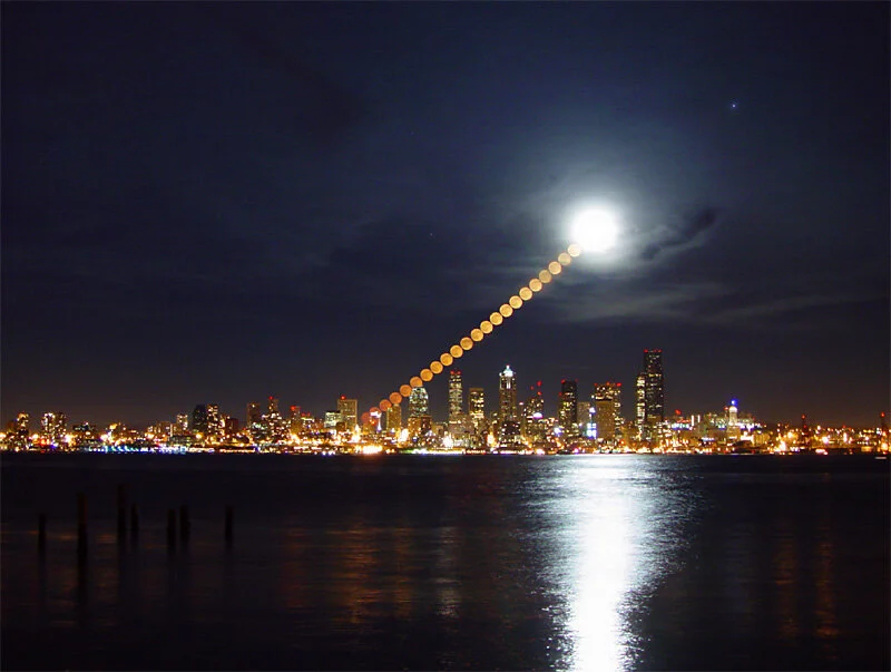 Moon rise in Seattle- photography can’t capture the moon illusion!