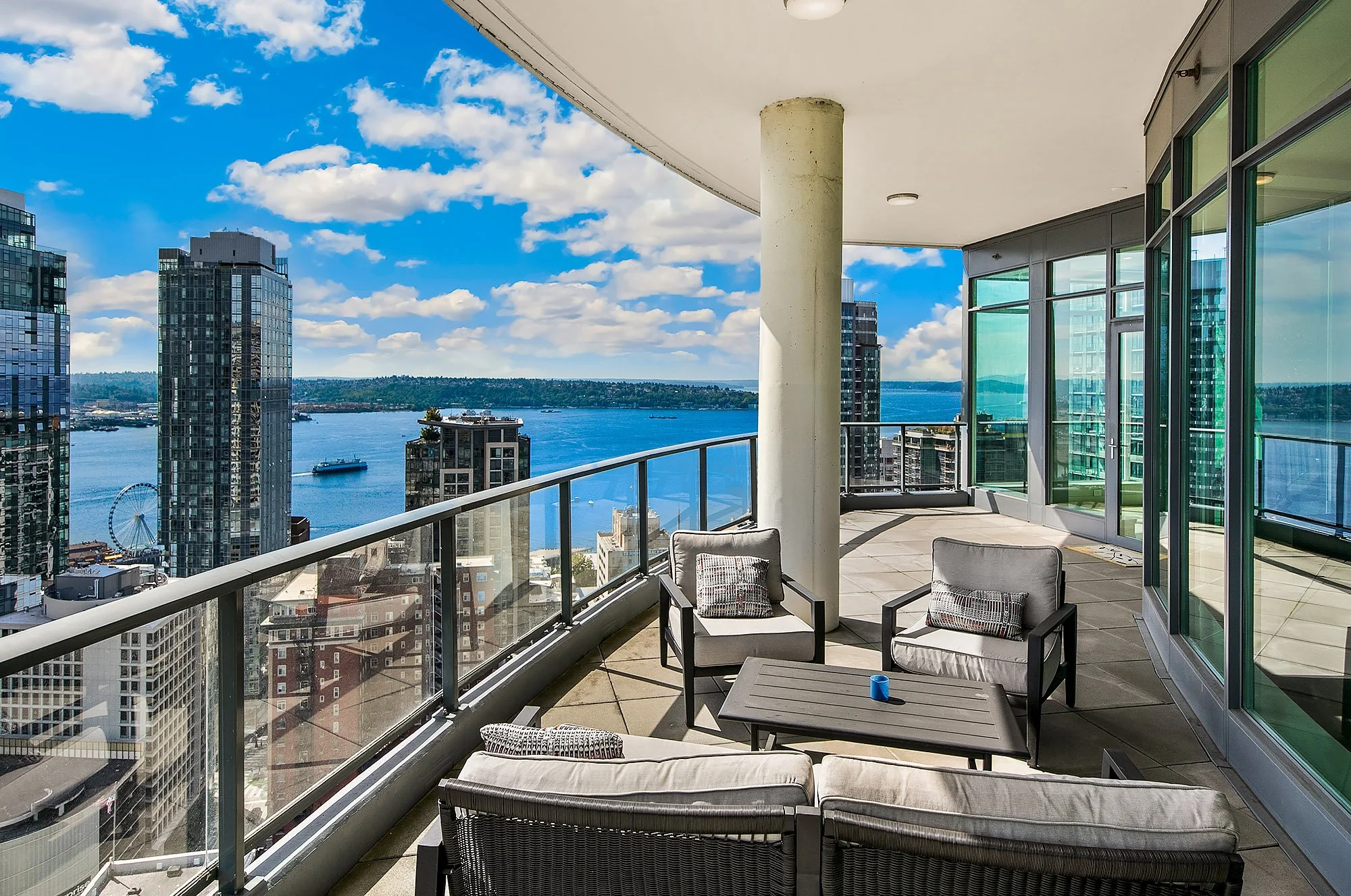Escala Penthouse #202 - Daylight (18).jpg