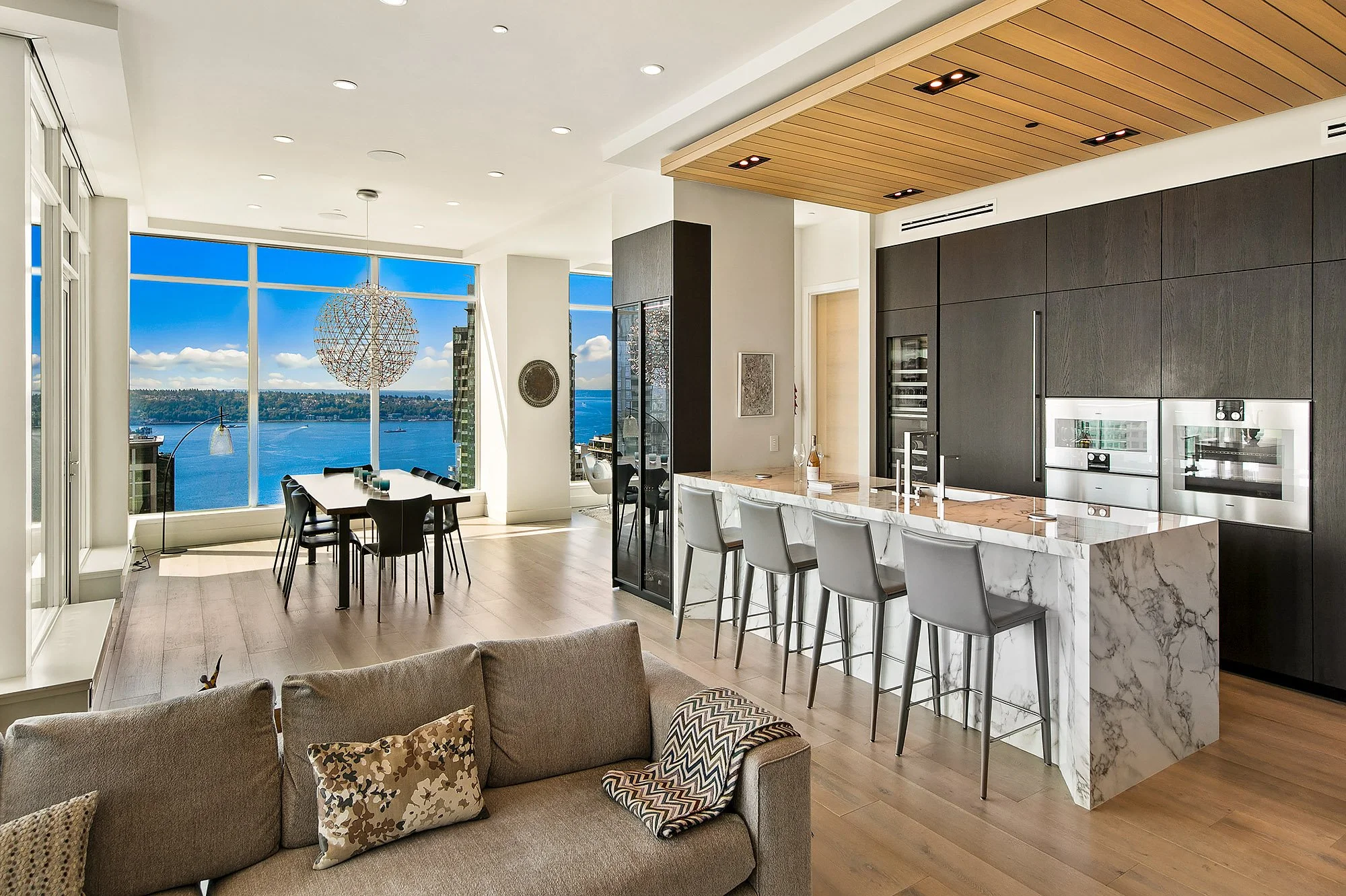 Escala Penthouse #202 - Daylight (24).jpg