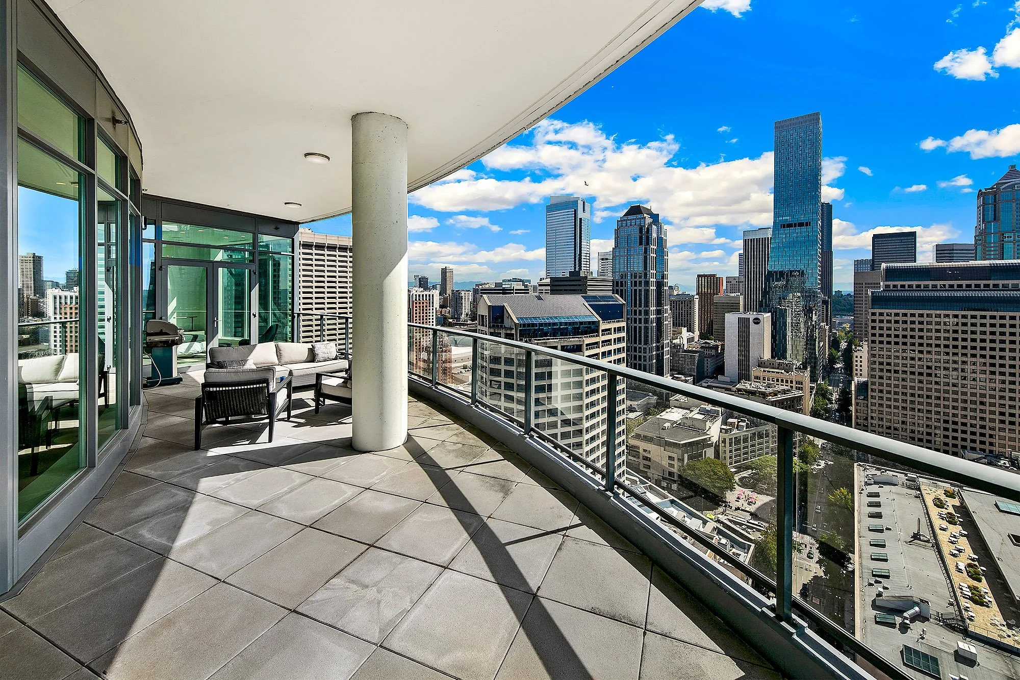 Escala Penthouse #202 - Daylight (38).jpg