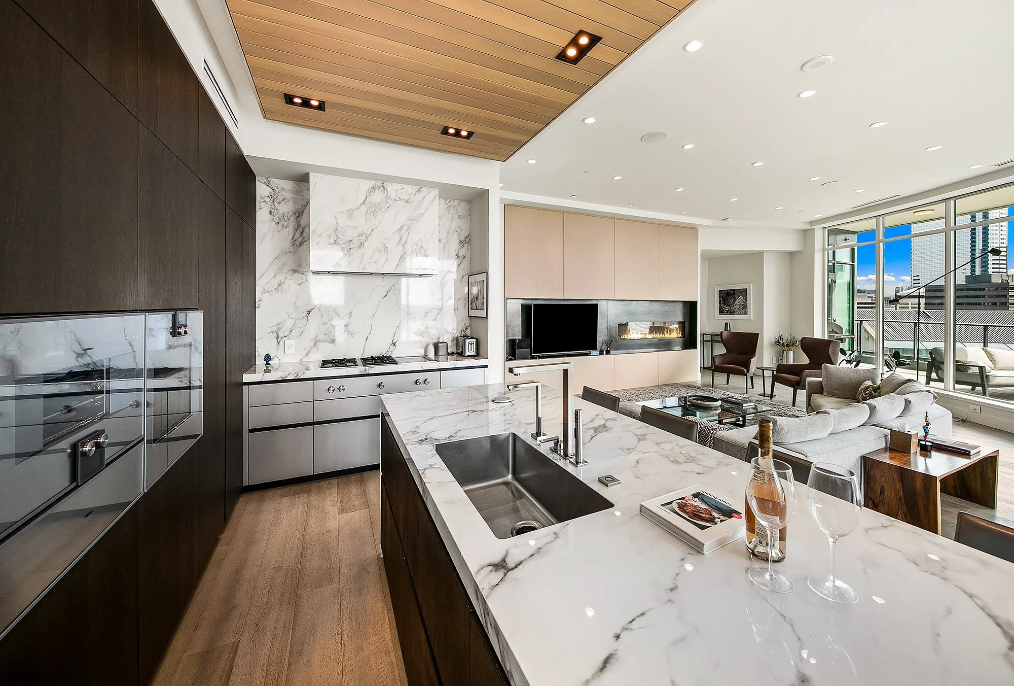 Escala Penthouse #202 - Daylight (22).jpg