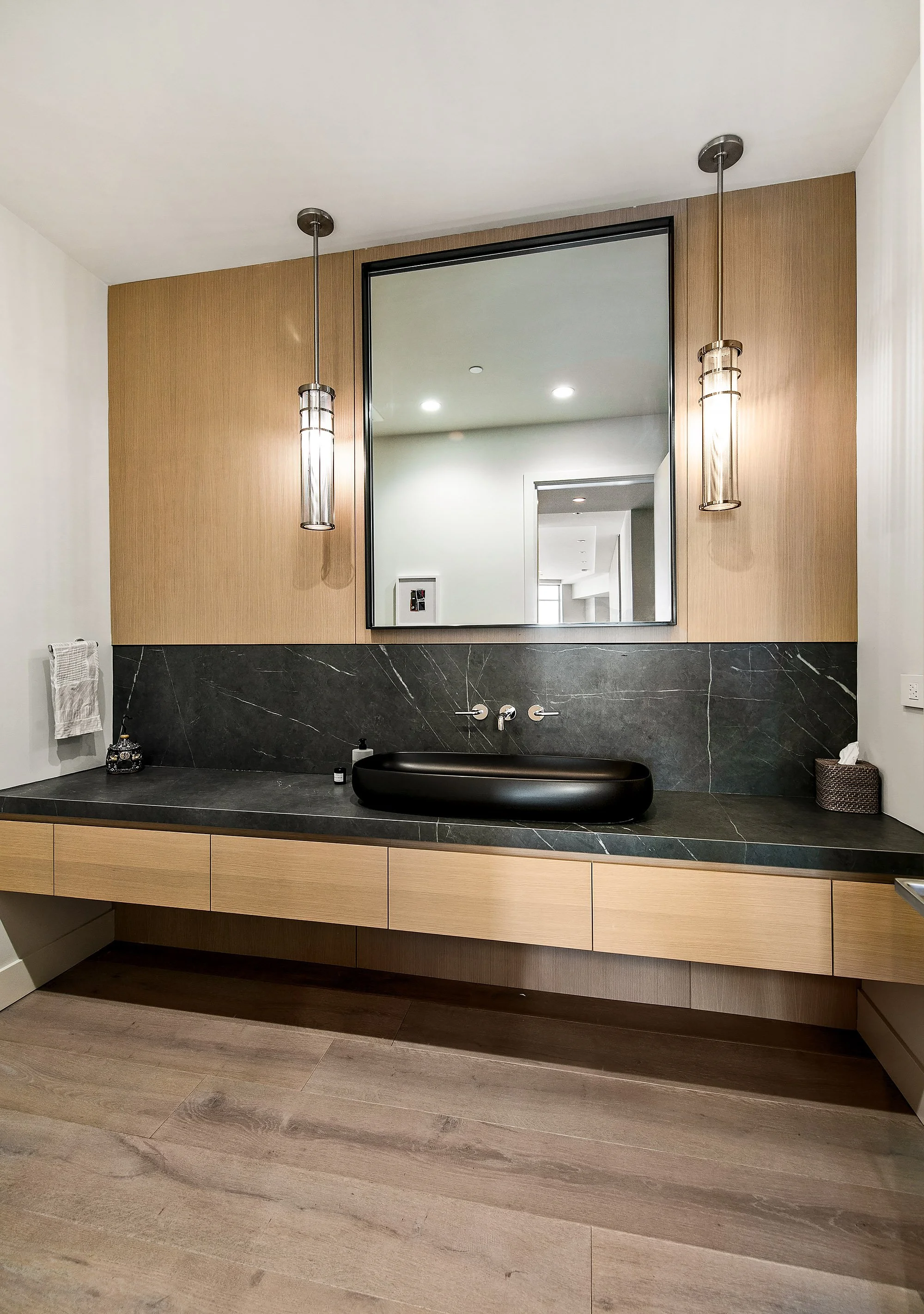 Escala Penthouse #202 - Daylight (4).jpg
