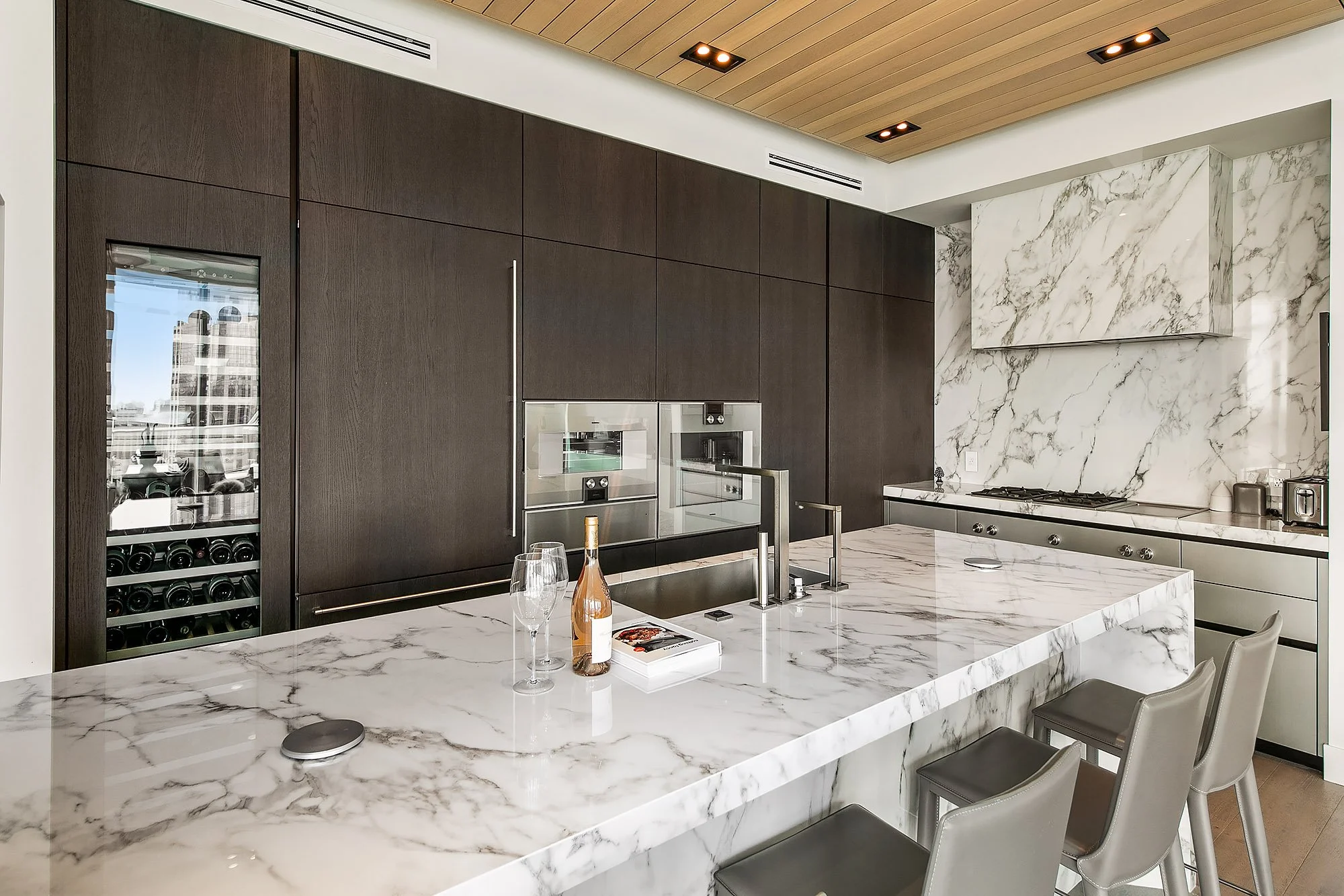 Escala Penthouse #202 - Daylight (21).jpg