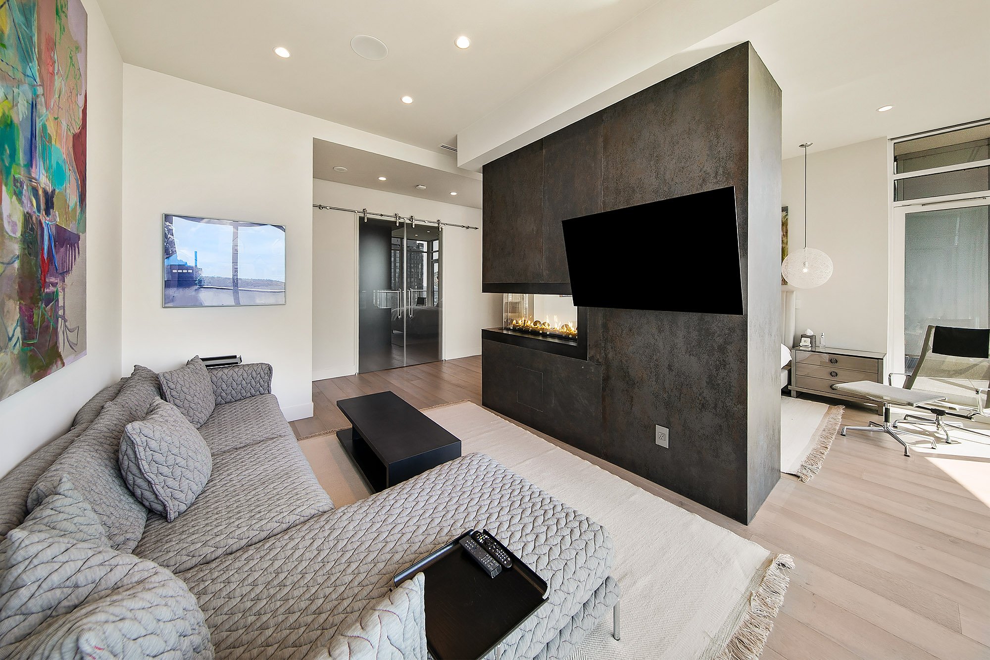 Escala Penthouse #202 - Daylight (29).jpg