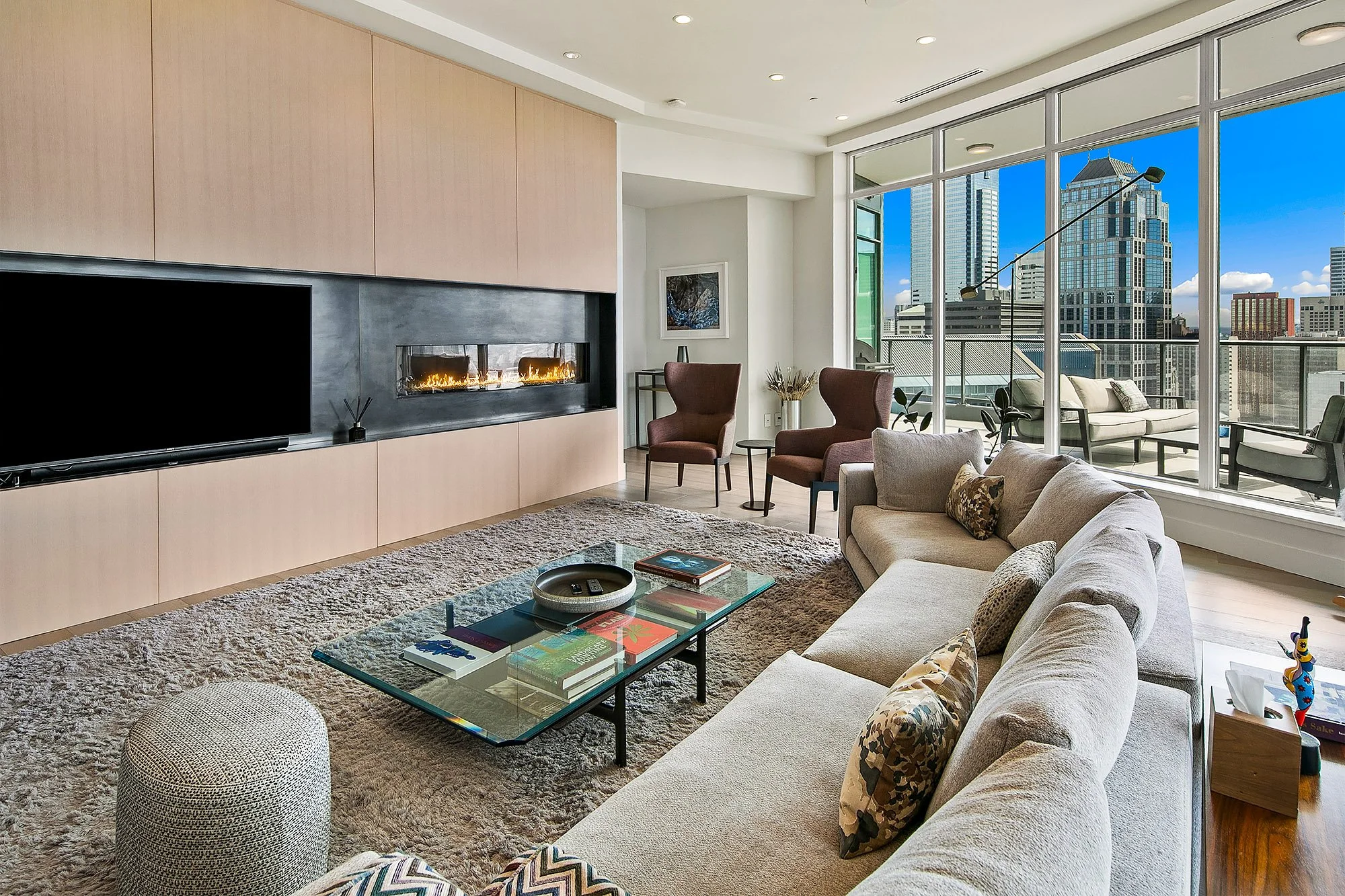Escala Penthouse #202 - Daylight (9).jpg