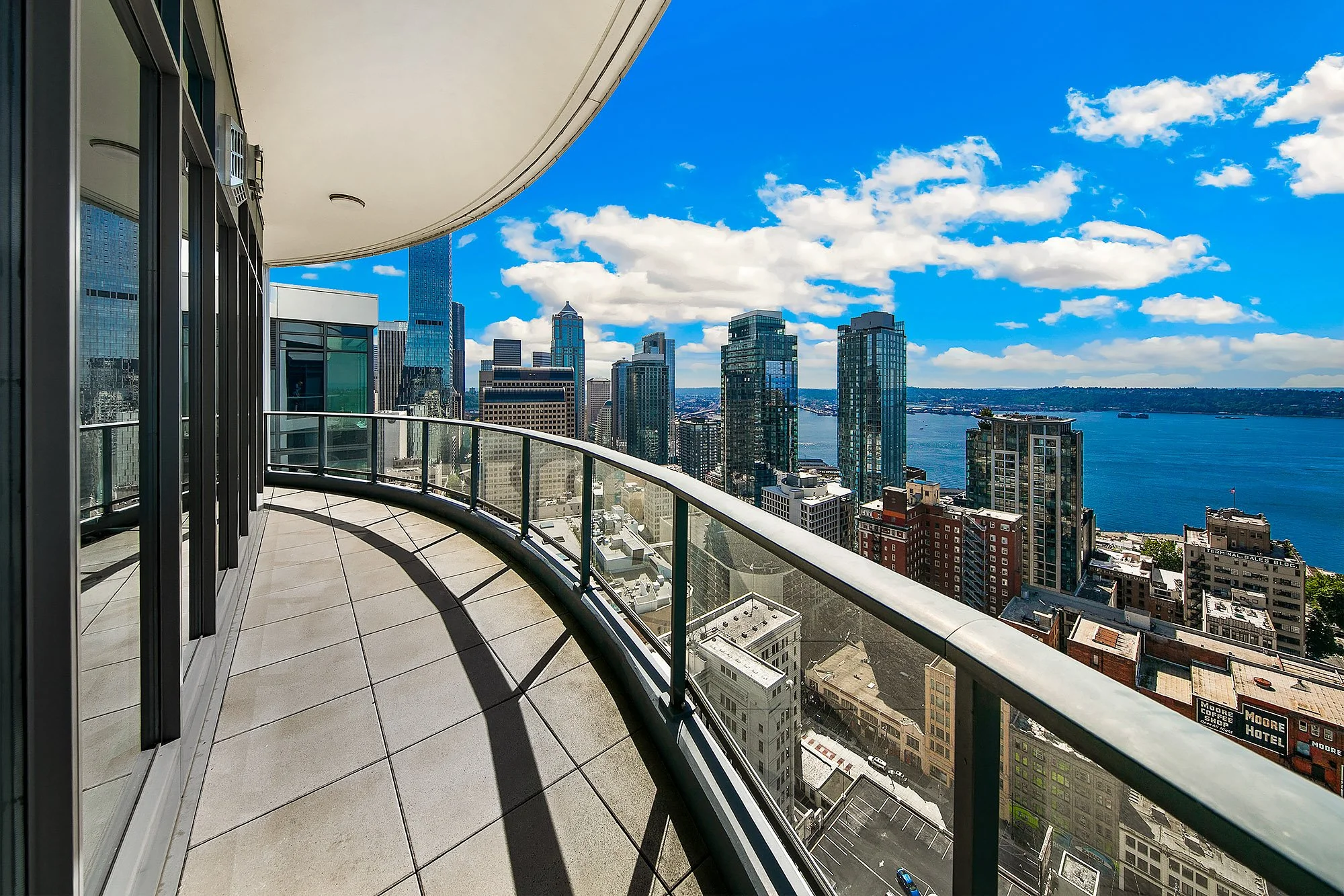 Escala Penthouse #202 - Daylight (31).jpg