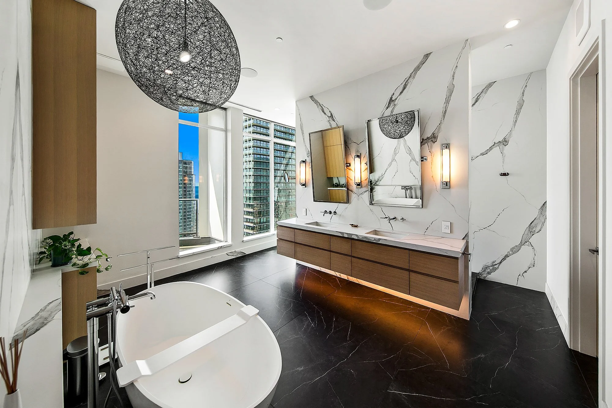 Escala Penthouse #202 - Daylight (34).jpg