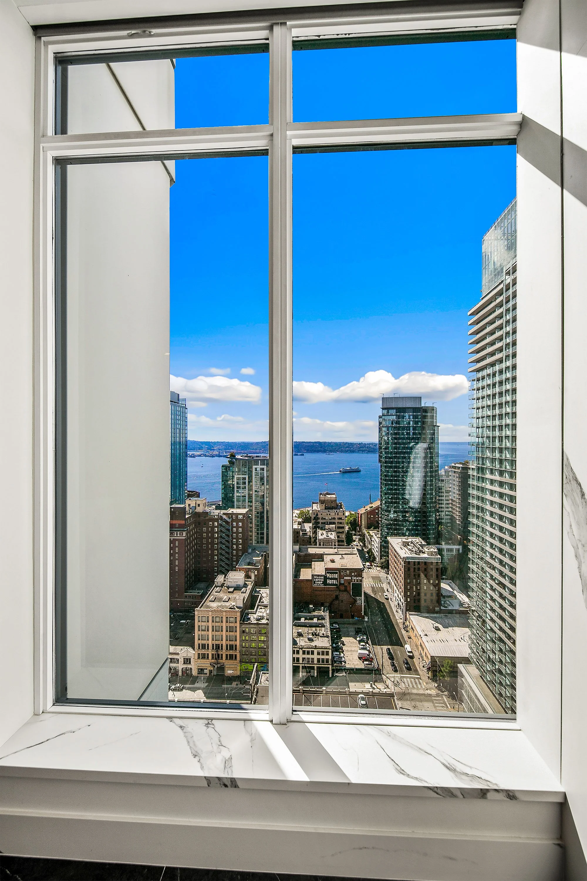 Escala Penthouse #202 - Daylight (36).jpg
