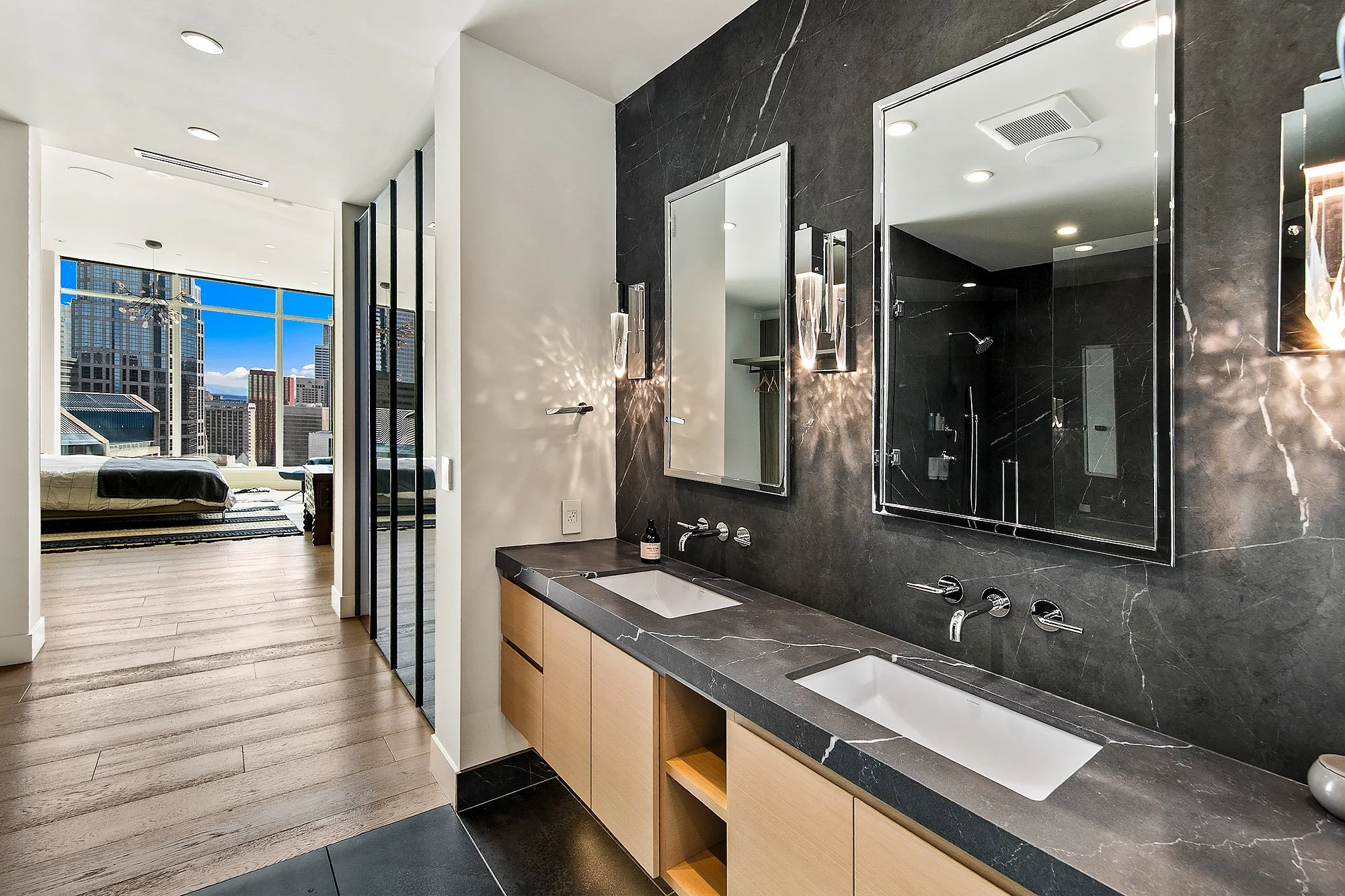 Escala Penthouse #202 - Daylight (39).jpg