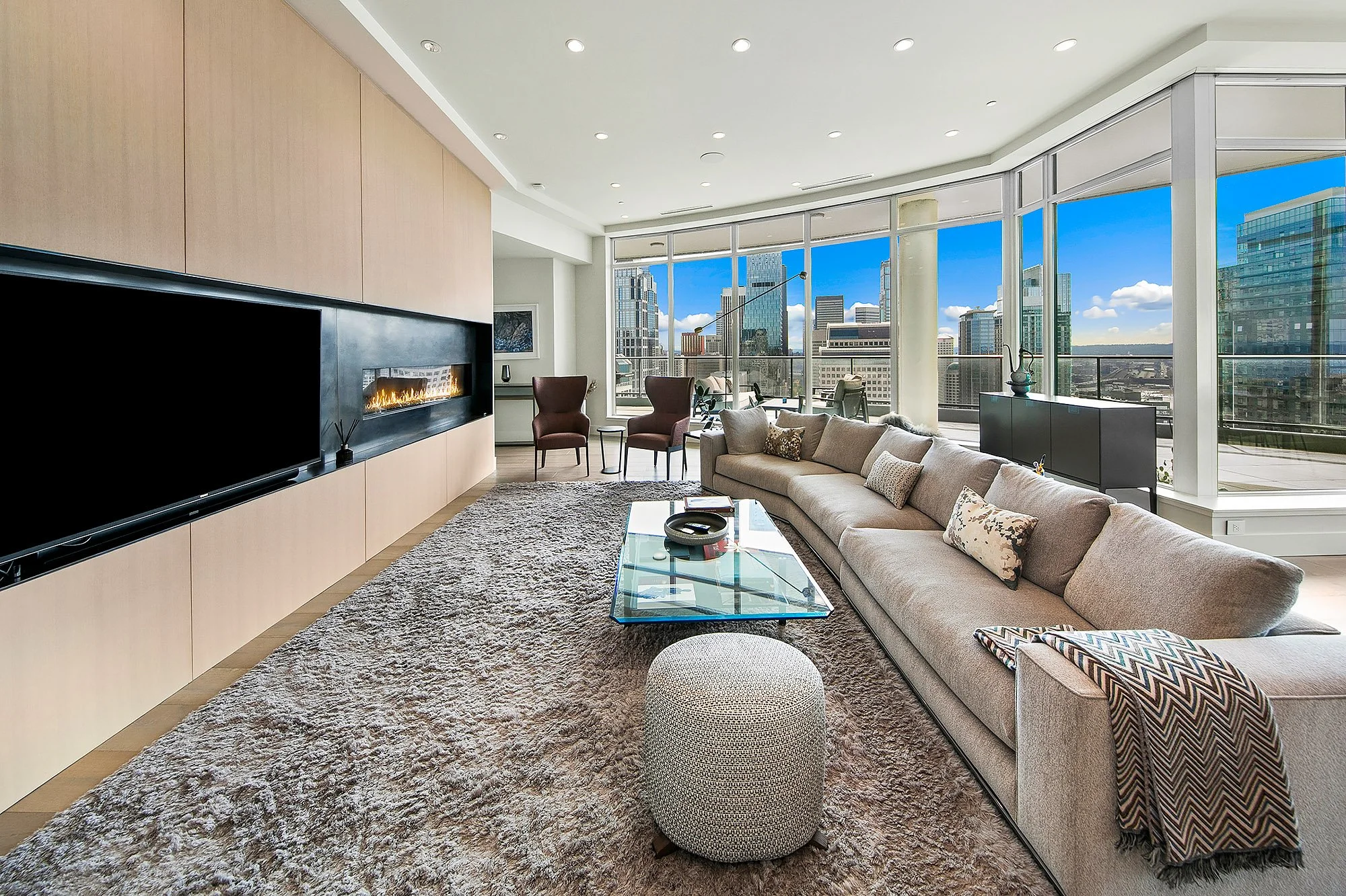 Escala Penthouse #202 - Daylight (10).jpg