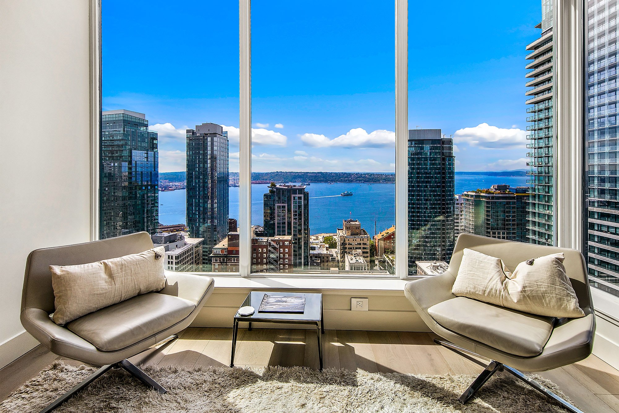 Escala Penthouse #202 - Daylight (6).jpg