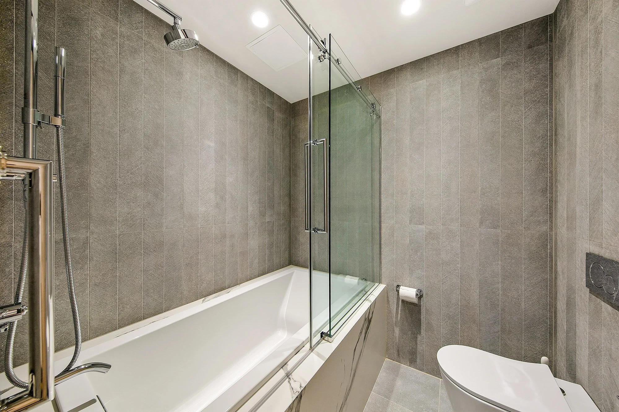 Escala Penthouse #202 - Daylight (47).jpg