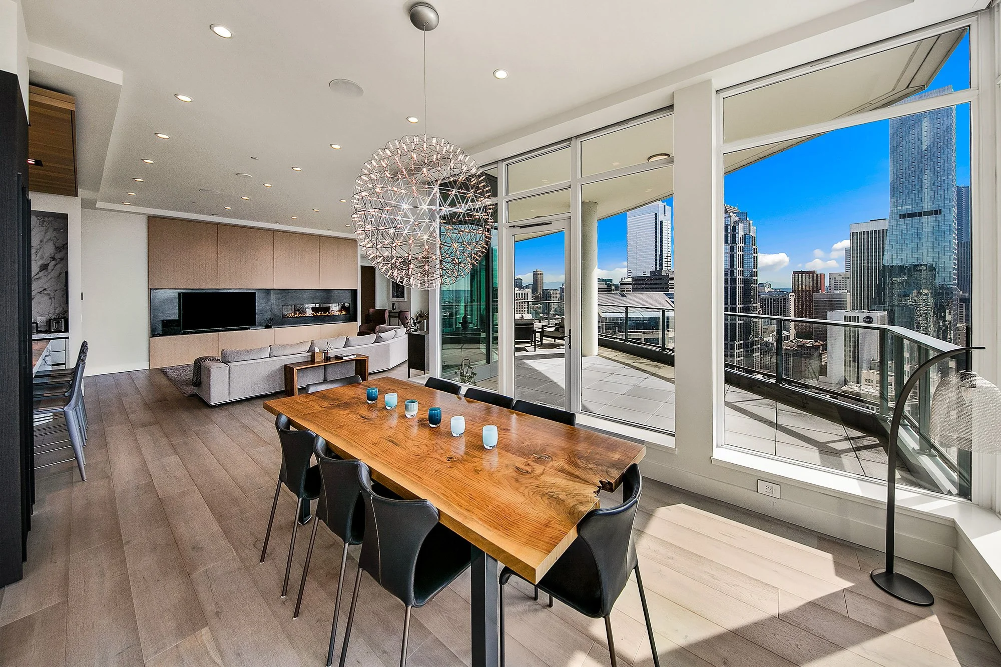 Escala Penthouse #202 - Daylight (14).jpg