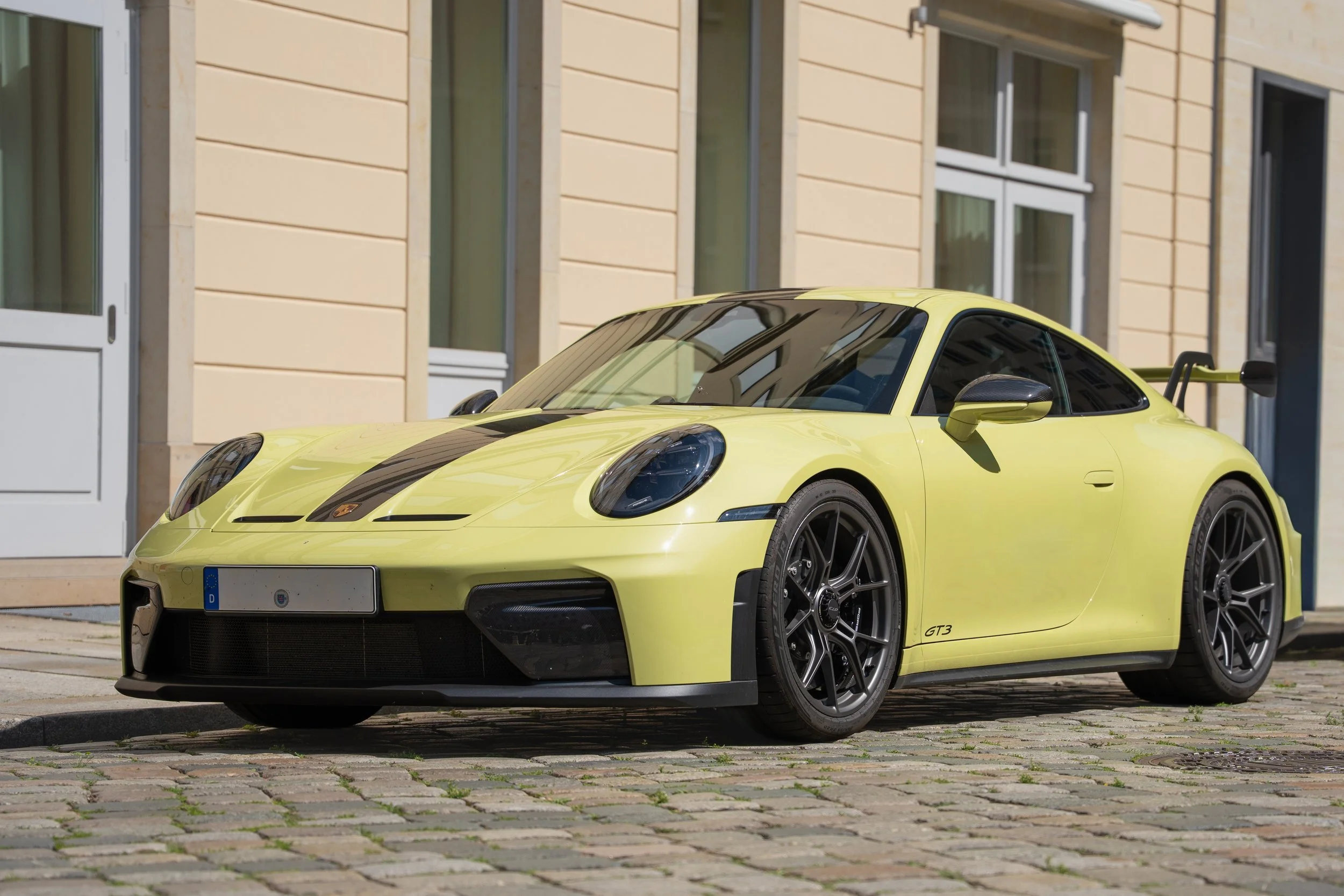Porsche 911 GT3 vor einer historischen Fassade