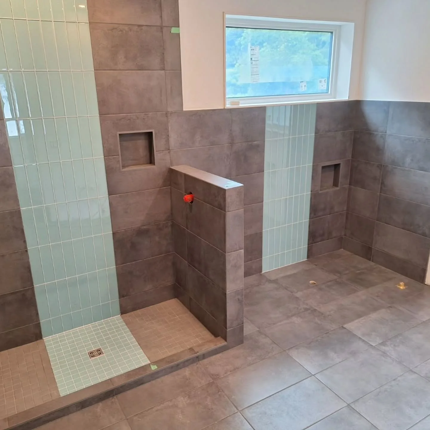 Sometimes a little glass adds a little class. ✨

Soft blue glass accents bring colour and character to a space built around functional design.

#BareHandsTiling #SunshineCoastBC #SunshineCoastBuilder #CustomTile #NewBuild