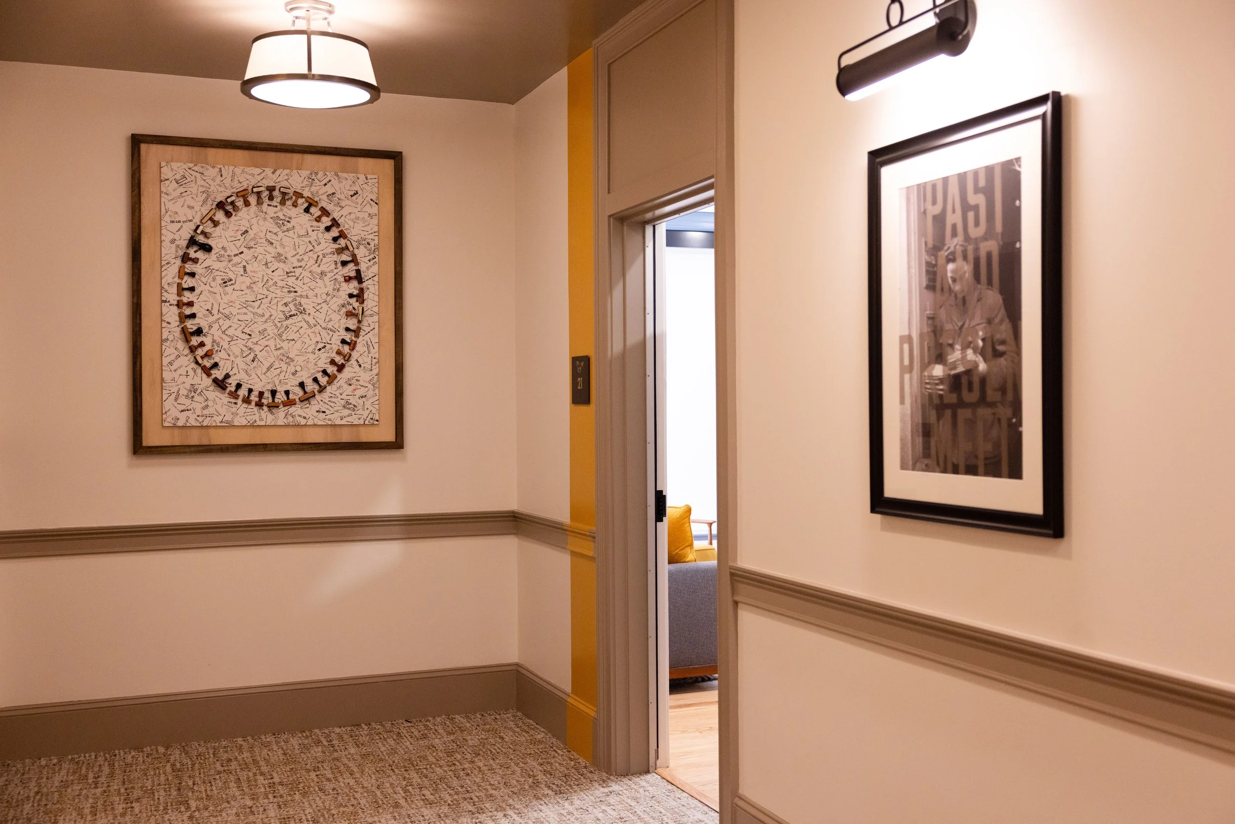 An image of the Courier Hotel