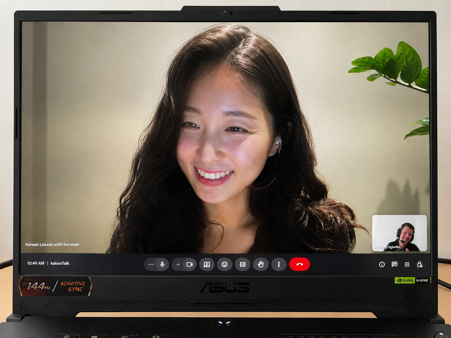 Summer teaching a one-on-one Korean lesson online