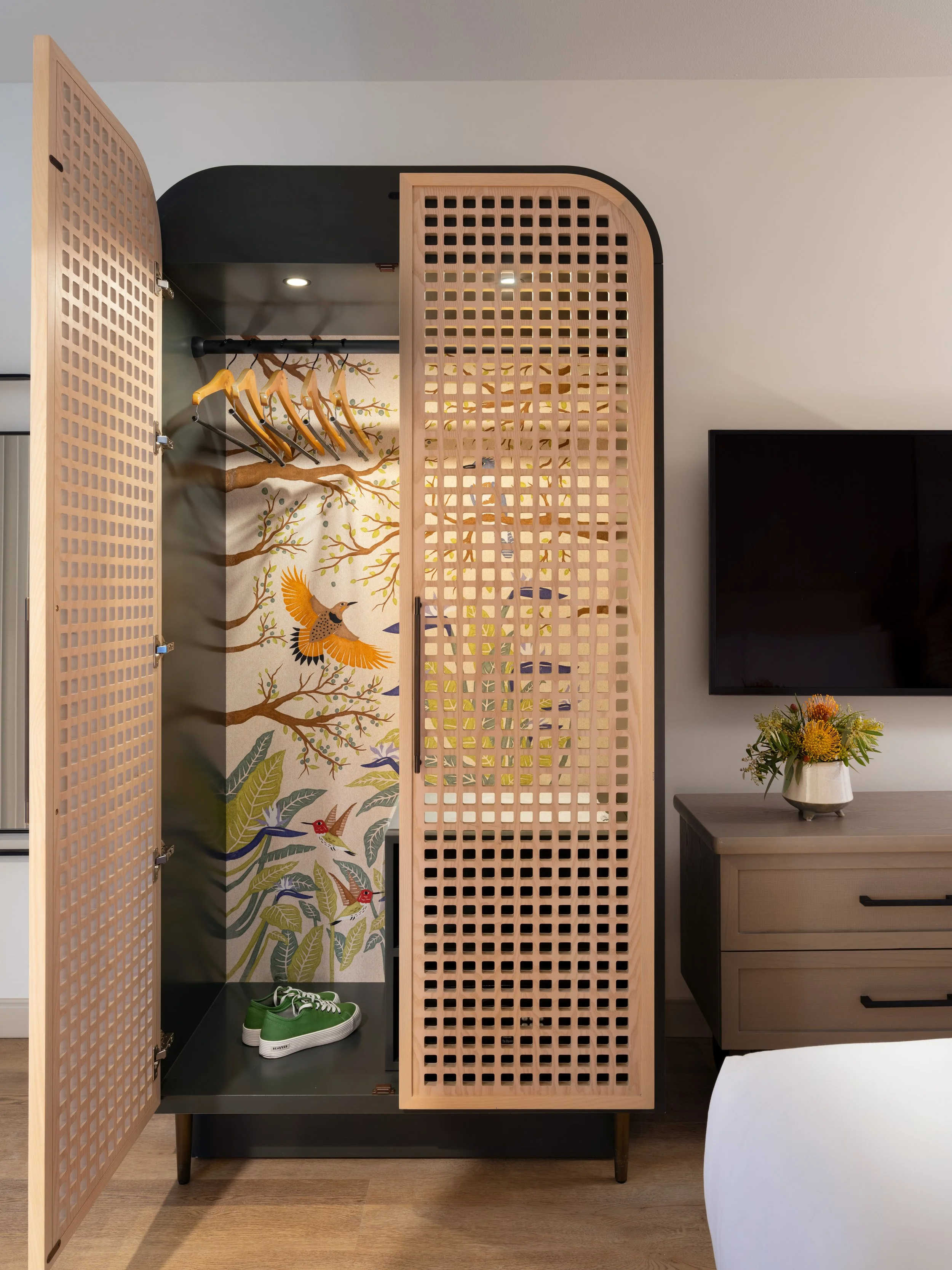 SBATX_Longer_King_Suite_Stand_Alone_Closet (1).jpg