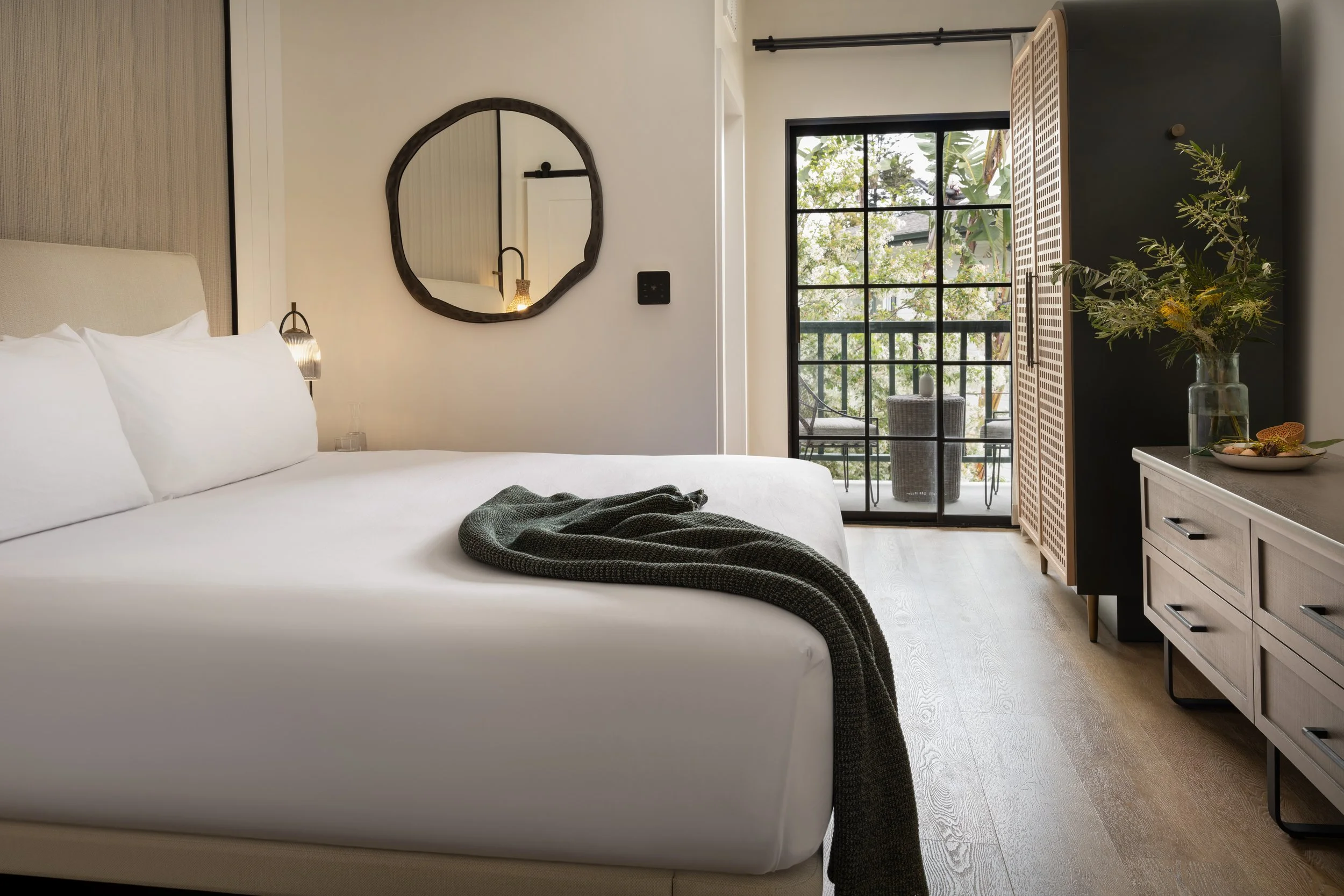 SBATX_Longer_King_Suite_Bedroom (1).jpg