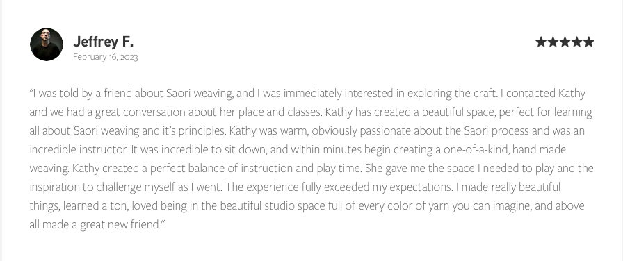 A customer review about Saori weaving, describing a positive experience at a studio with a teacher named Kathy, who is passionate about weaving and creating beautiful yarn projects.