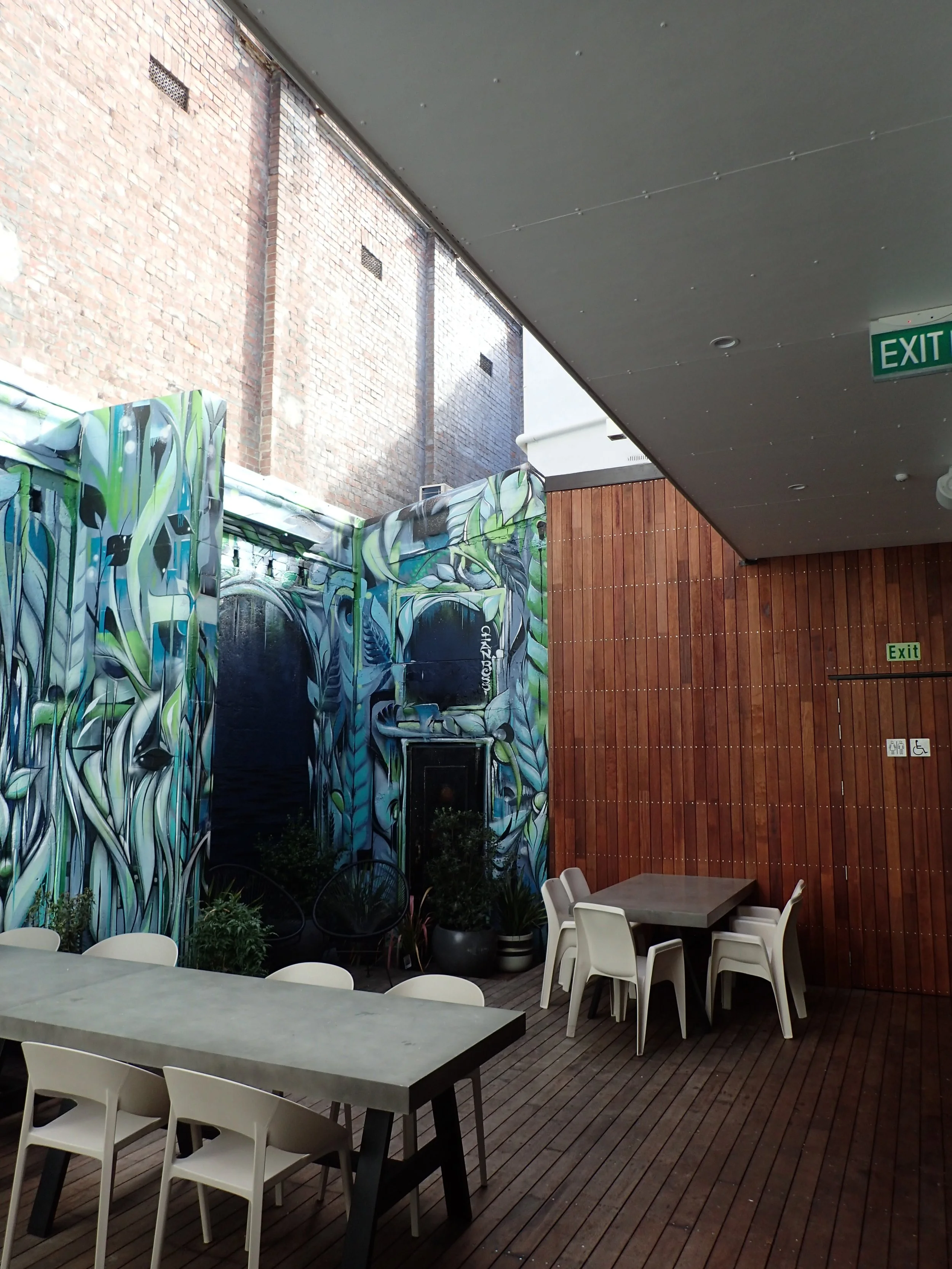 027 courtyard to west.JPG
