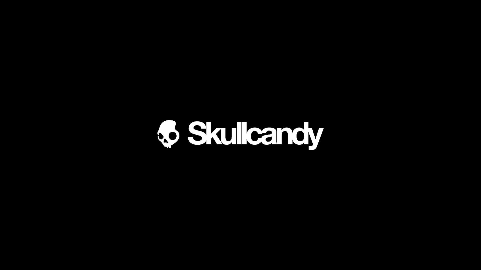 Logotipo en blanco y negro con una calavera al lado y el texto "Skullcandy" debajo.