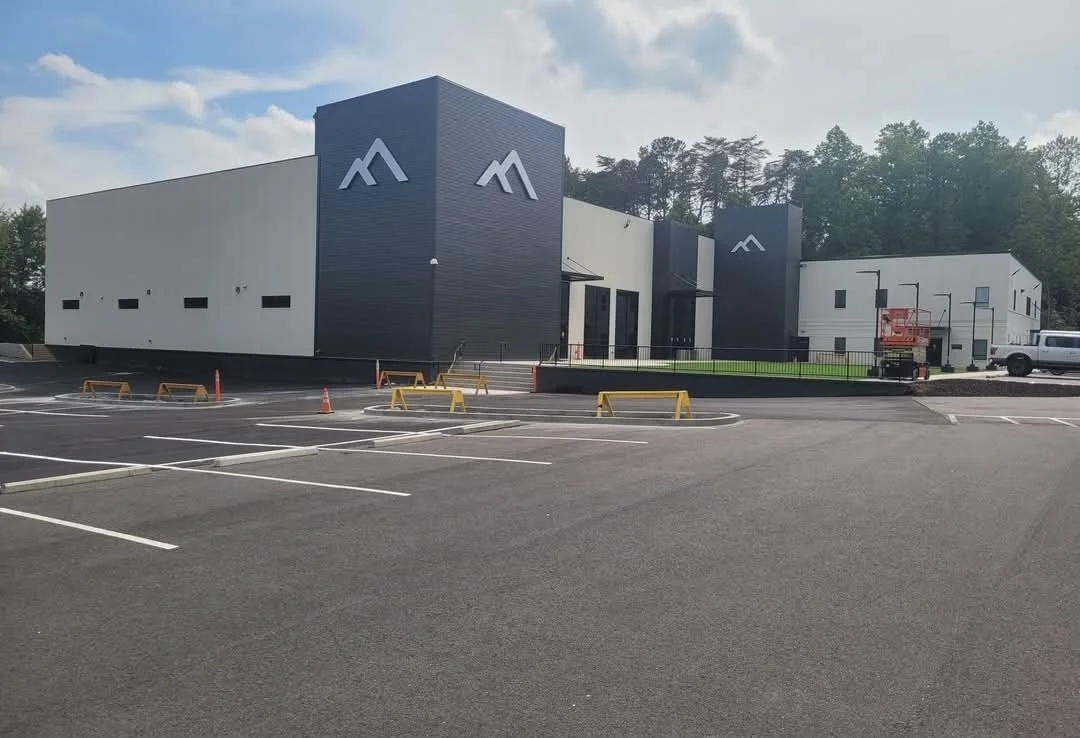 Reverse Lit Channel Letters Created by Custom Graphics Georgia North Metro Atlanta Sign Installation and Service 