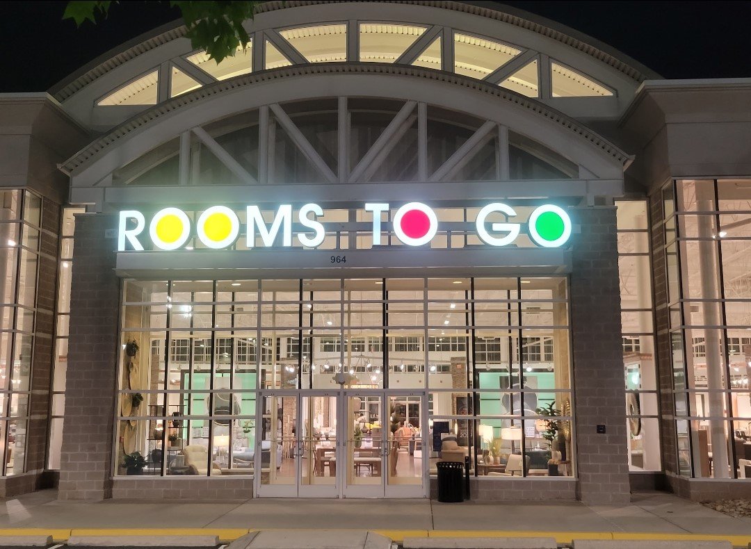  'Rooms To Go' Illuminated Letters Created by Custom Graphics Georgia North Metro Atlanta Sign Installation and Service