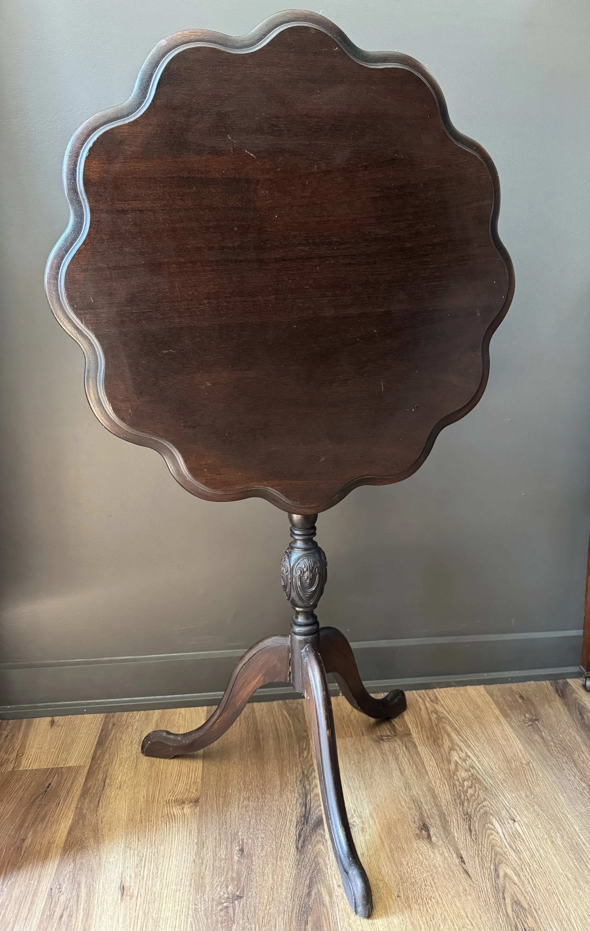 20th Century Chippendale Style Mahogany Tilt-Top Piecrust Tea Table