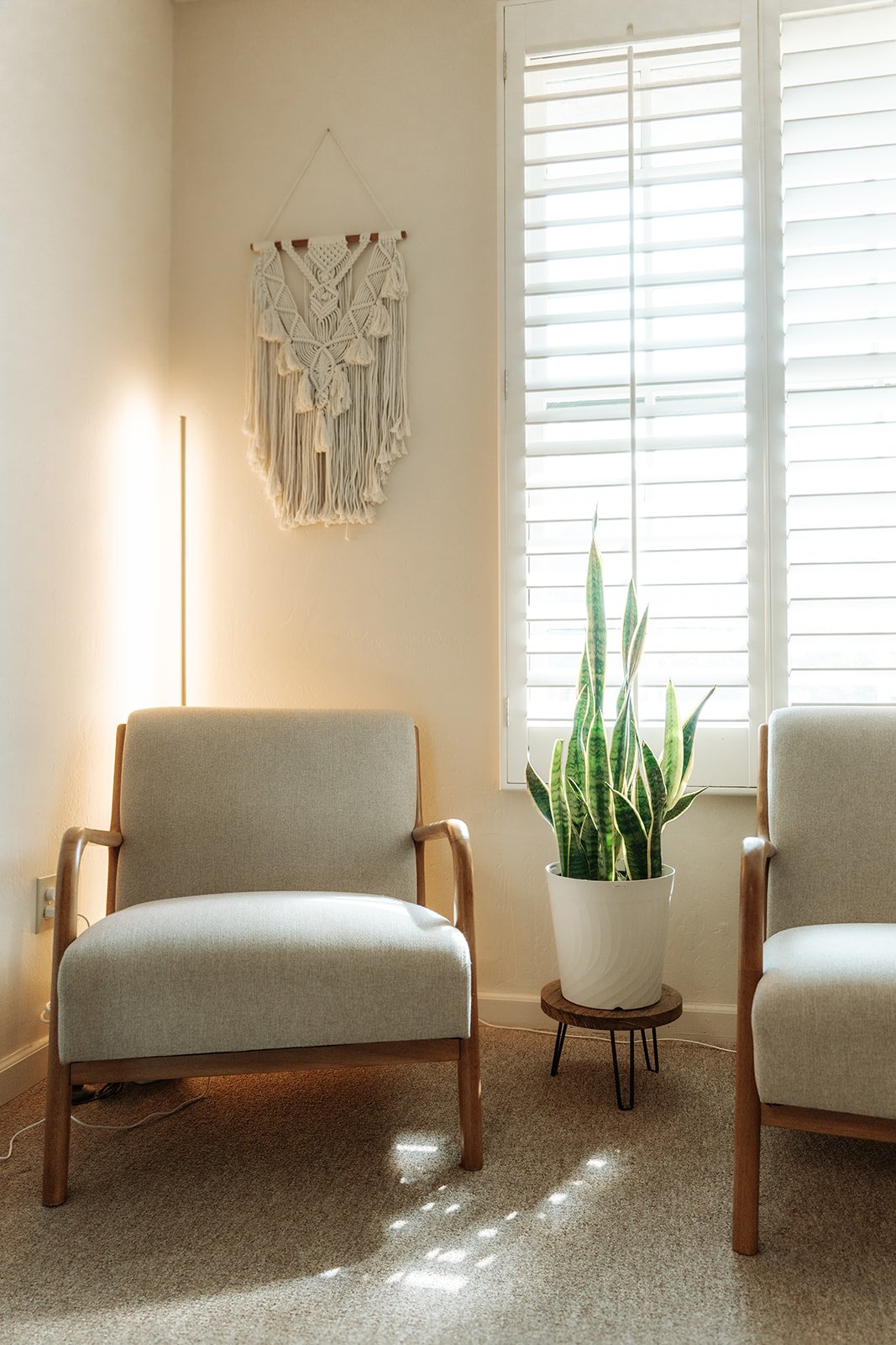 Welcoming therapy waiting room with cozy chair and plants, online EMDR and trauma therapy Arizona and Texas