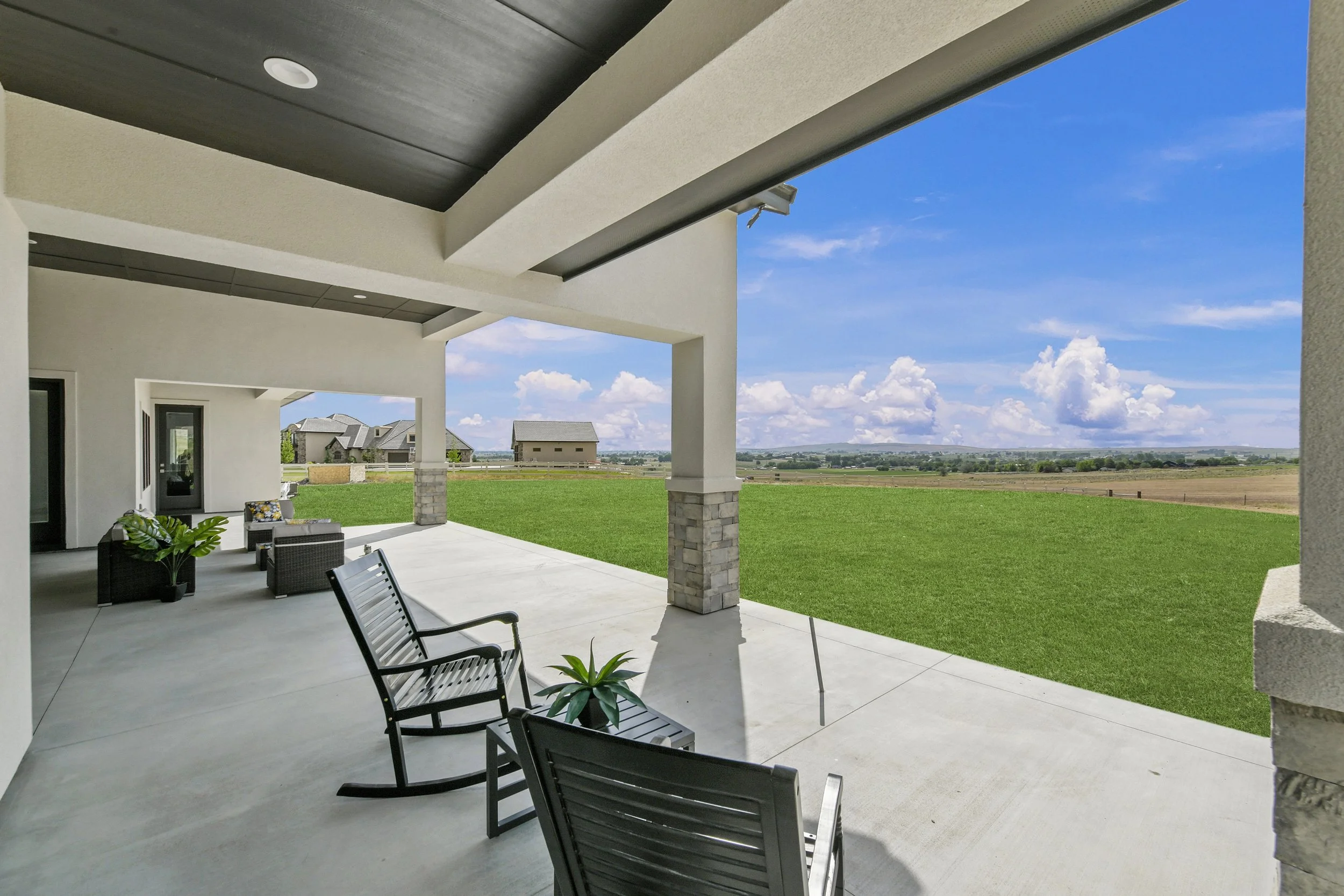 052_Exteriors.jpg