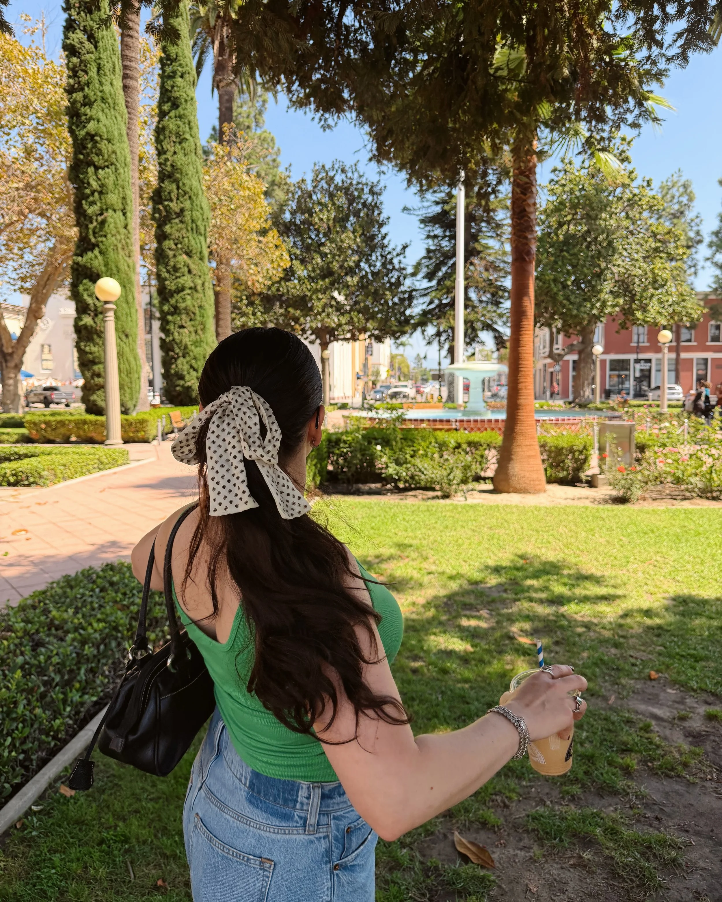Officially the fourth day of fall and it&rsquo;s still iced coffee + tank top weather but not mad about it *yet* bc I&rsquo;ve been living in my soft as buttaaa @lacausaclothing plant based tank 🌱⭐️🫧🧚🧈

(I did feel a crisp chill momentarily early