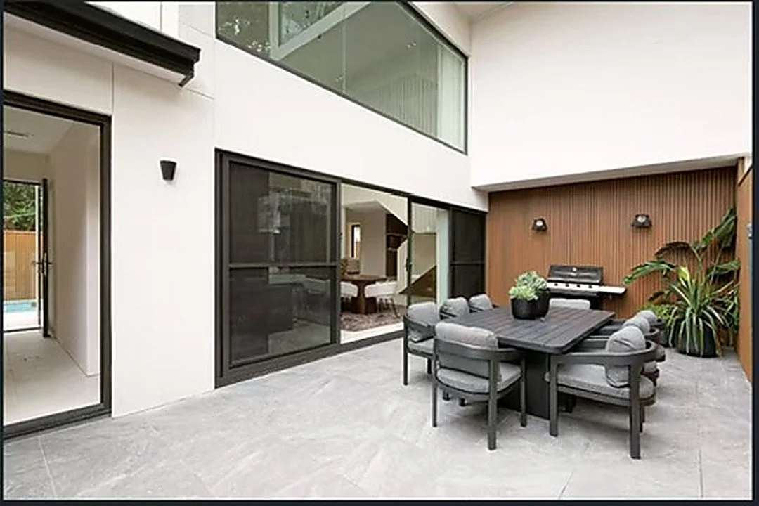02_courtyard.jpg