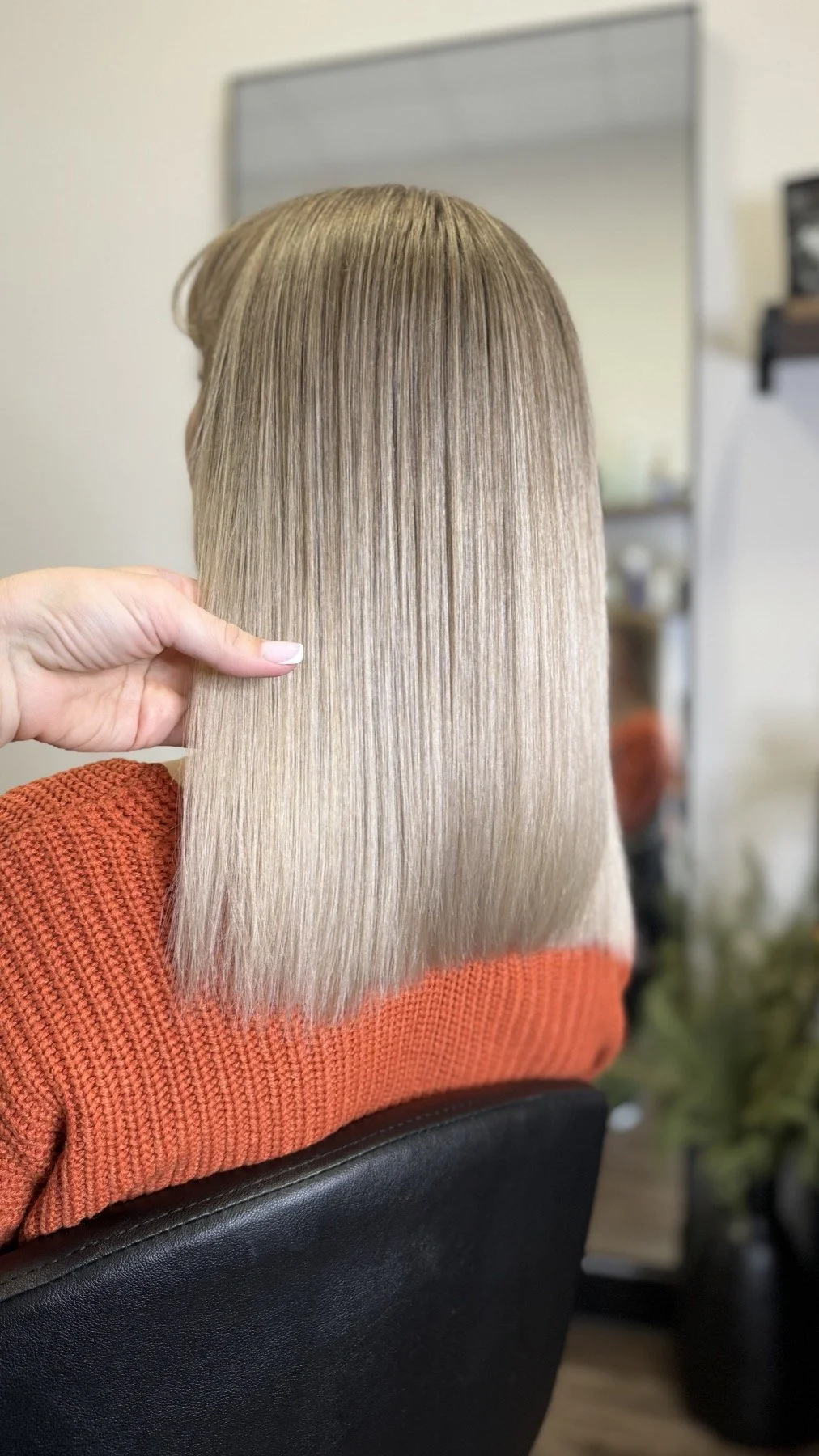 Pearl blonde shoulder-length hair by Anna Stalmakova