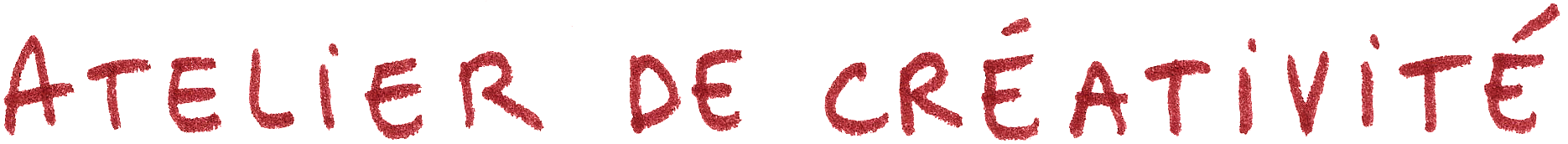 Logo avec le texte "Atelier de Créativité" écrit en lettres roses foncées sur un fond blanc.